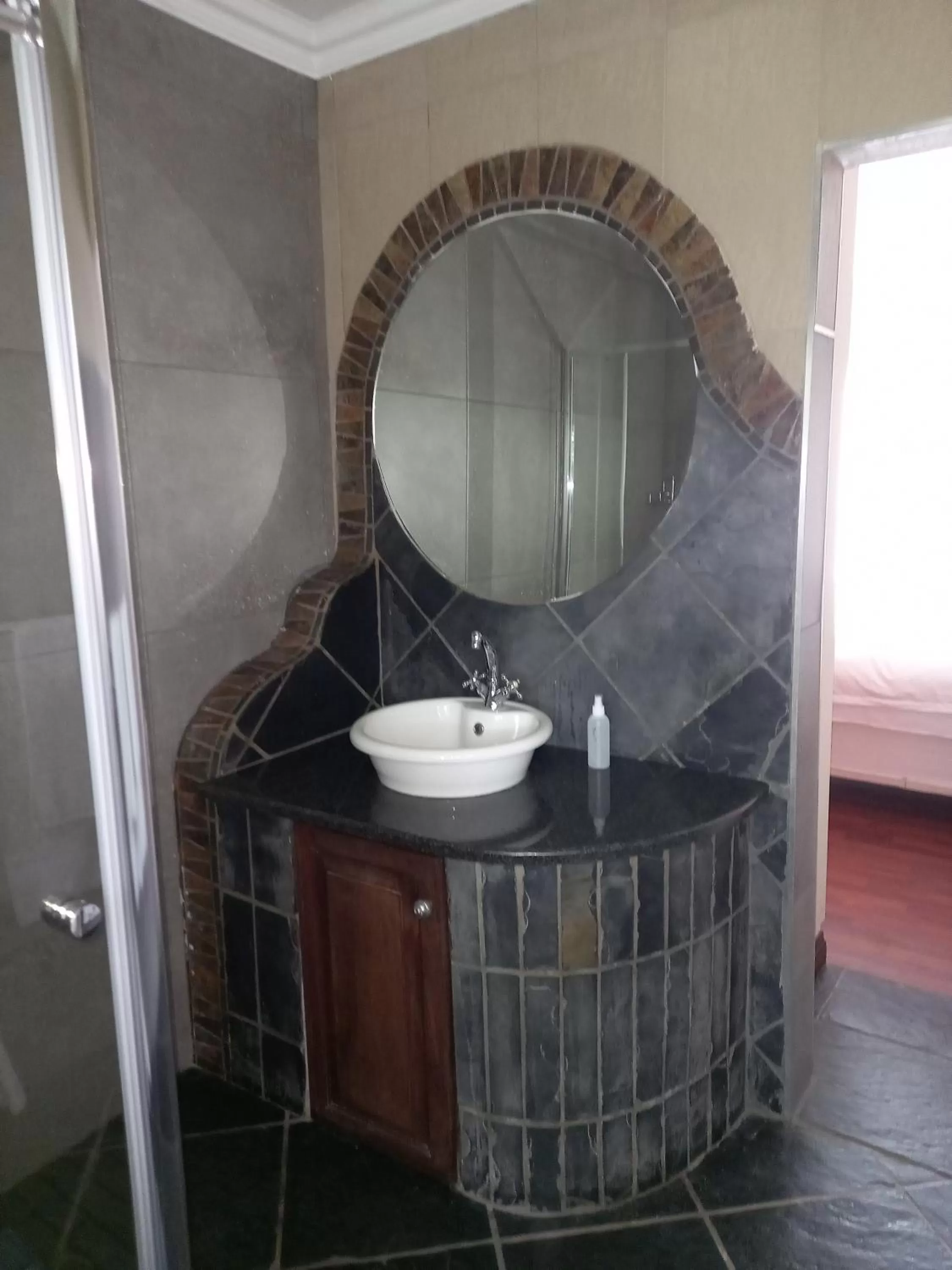 Bathroom in Troas Boutique hotel