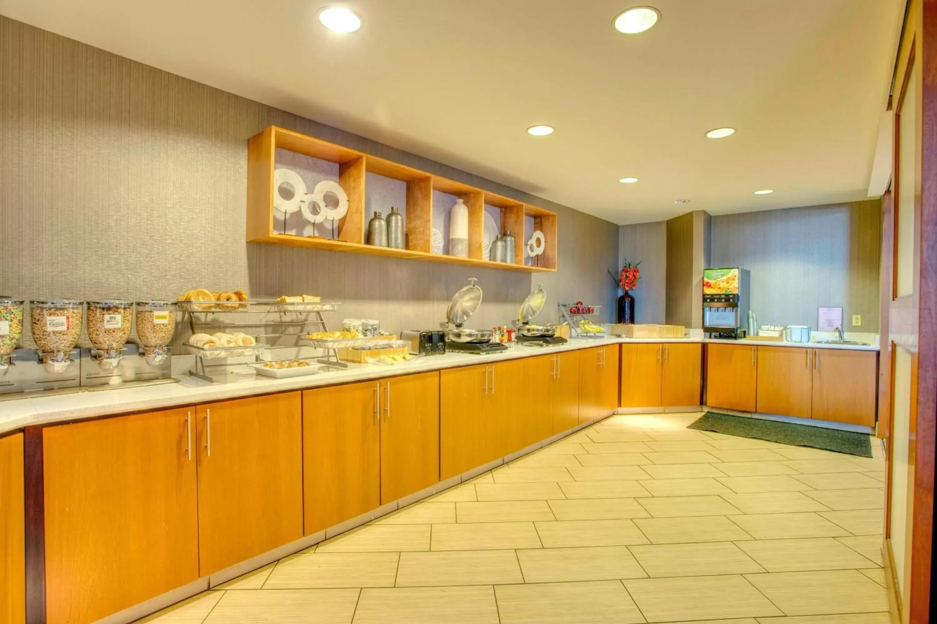 Breakfast, Restaurant/Places to Eat in SpringHill Suites by Marriott Lawrence Downtown