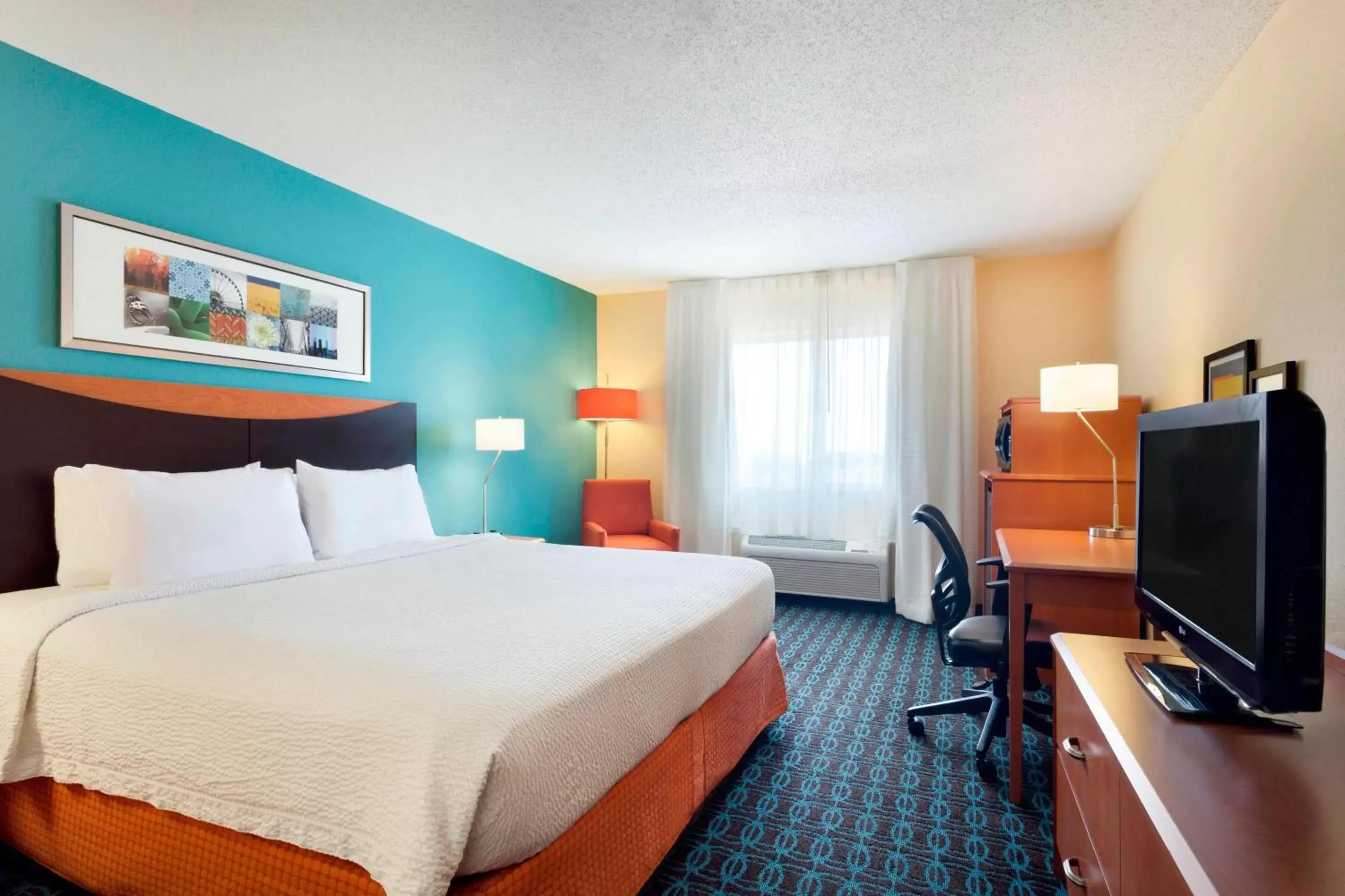Photo of the whole room, Bed in Fairfield Inn & Suites Waco South