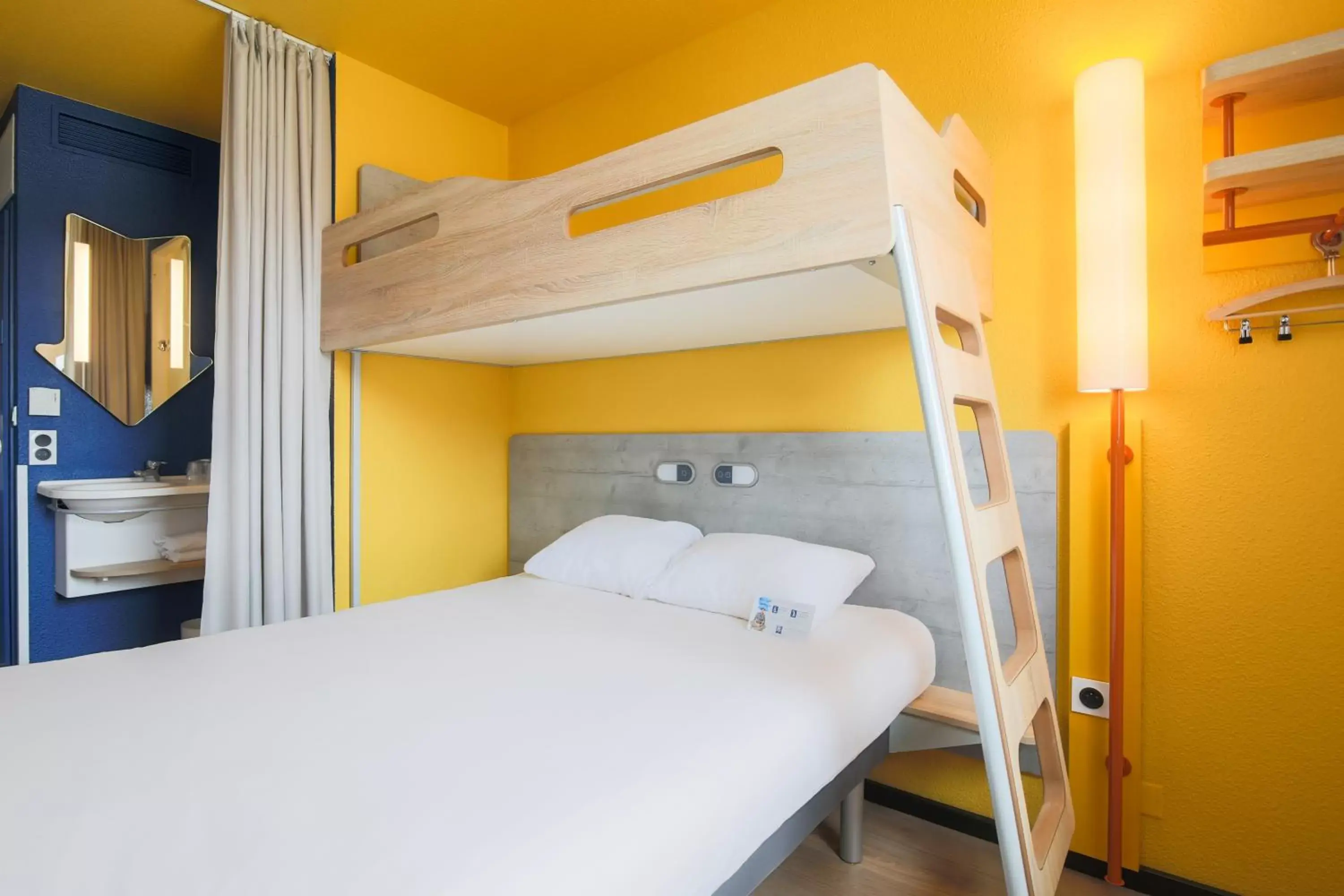 Bedroom, Bunk Bed in ibis budget Albi Centre