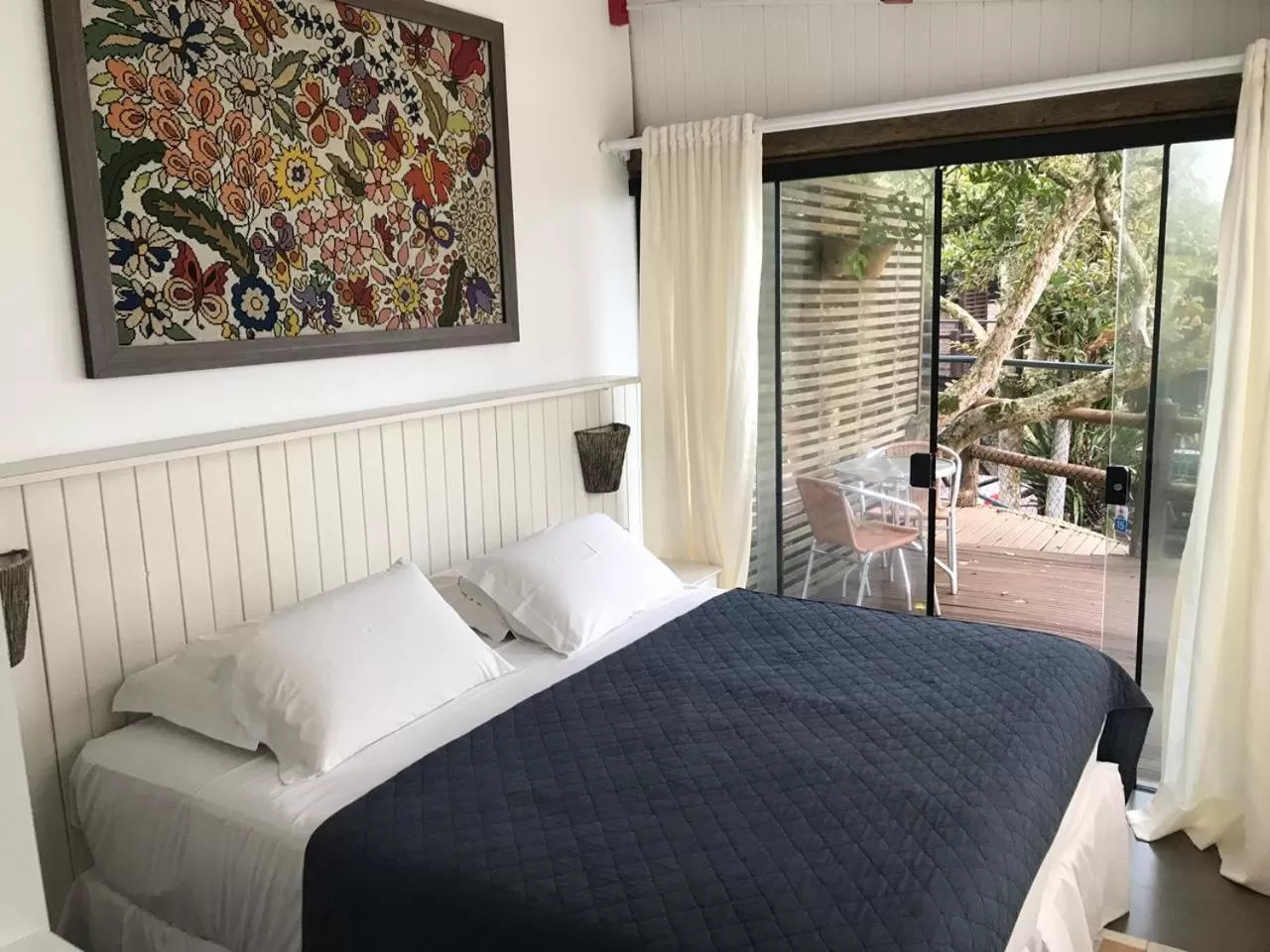 Photo of the whole room, Bed in Pousada Canto da Vigia