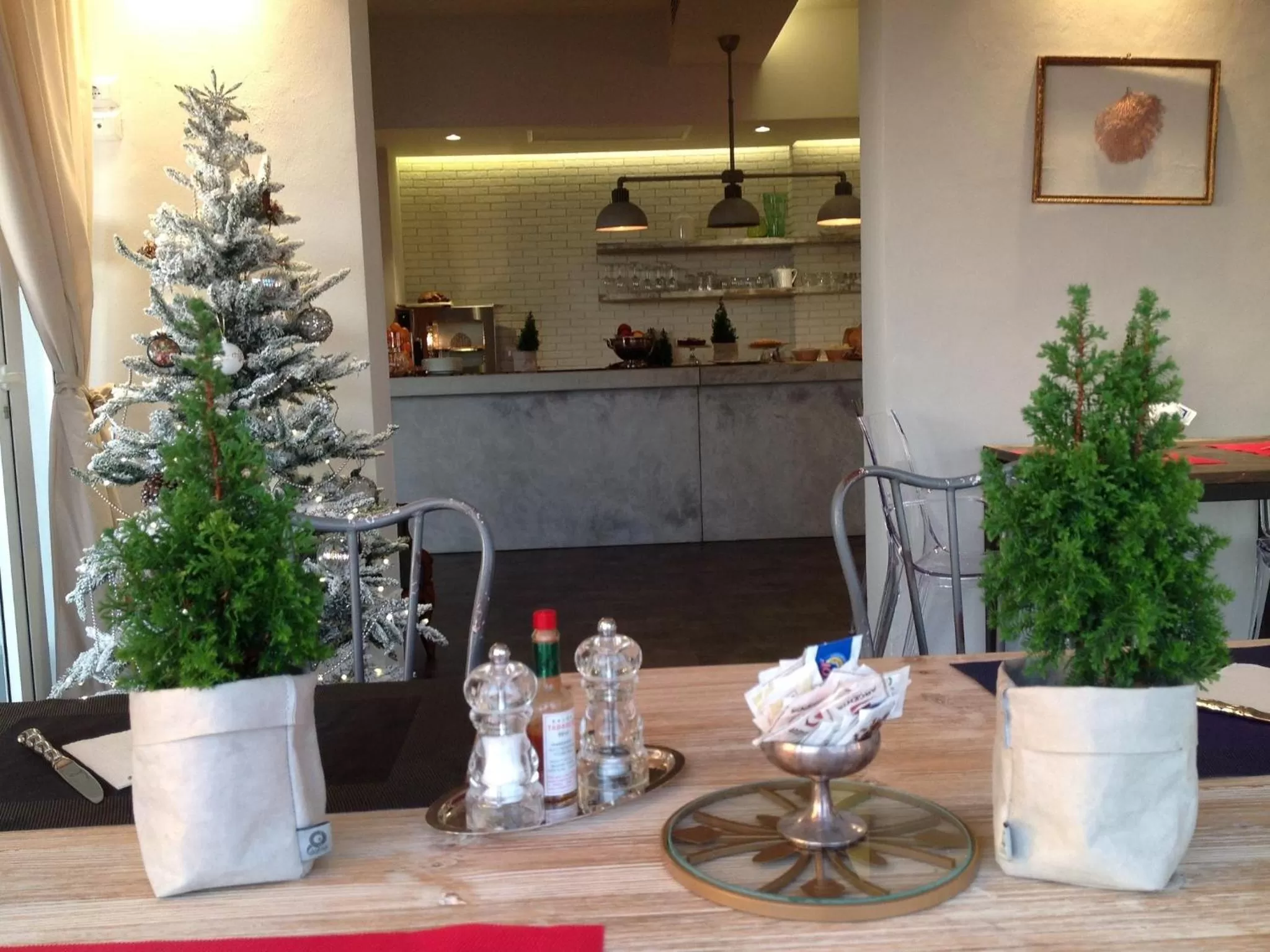 Restaurant/places to eat in Bell Suite Hotel