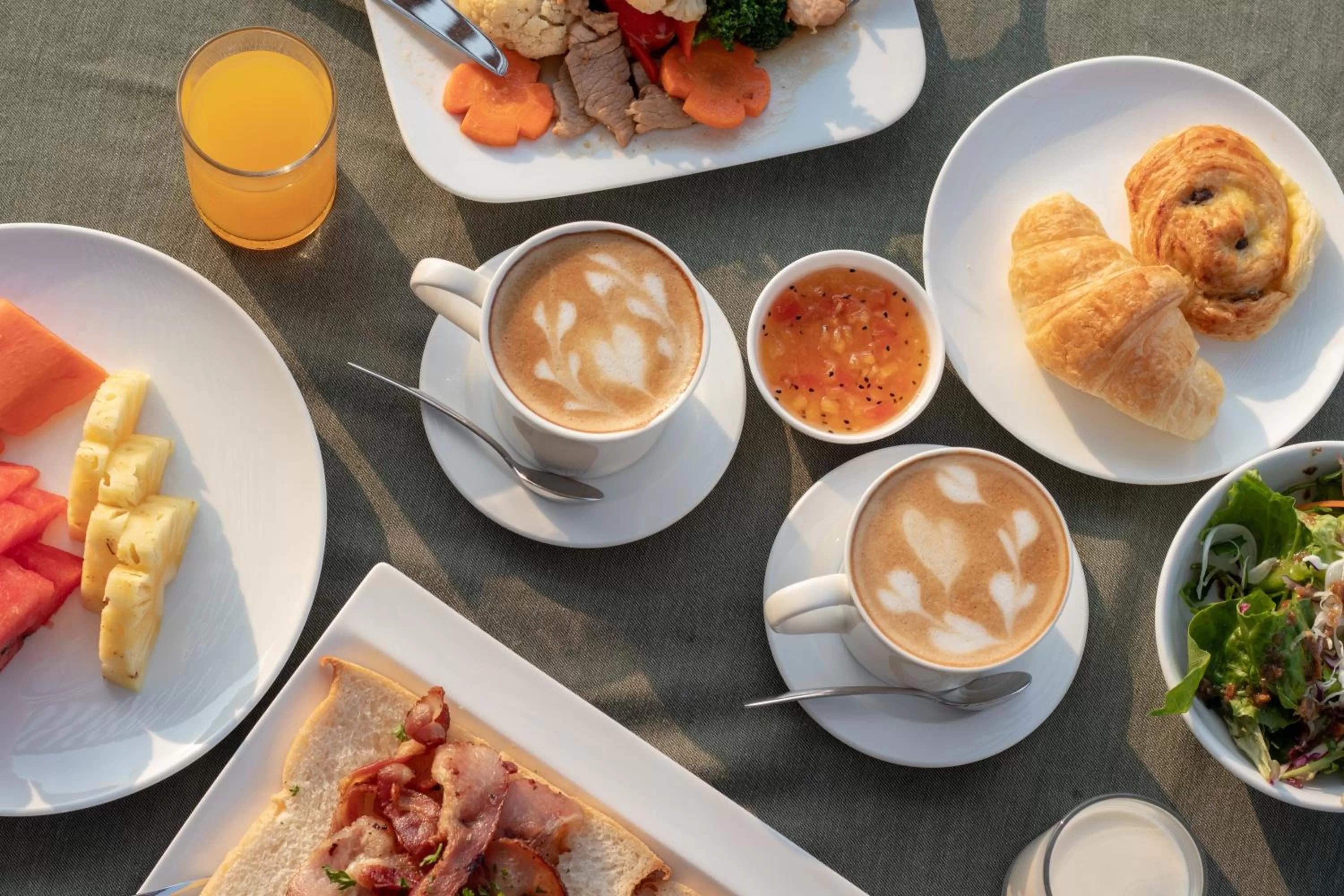 Restaurant/places to eat in Penh House Hotel