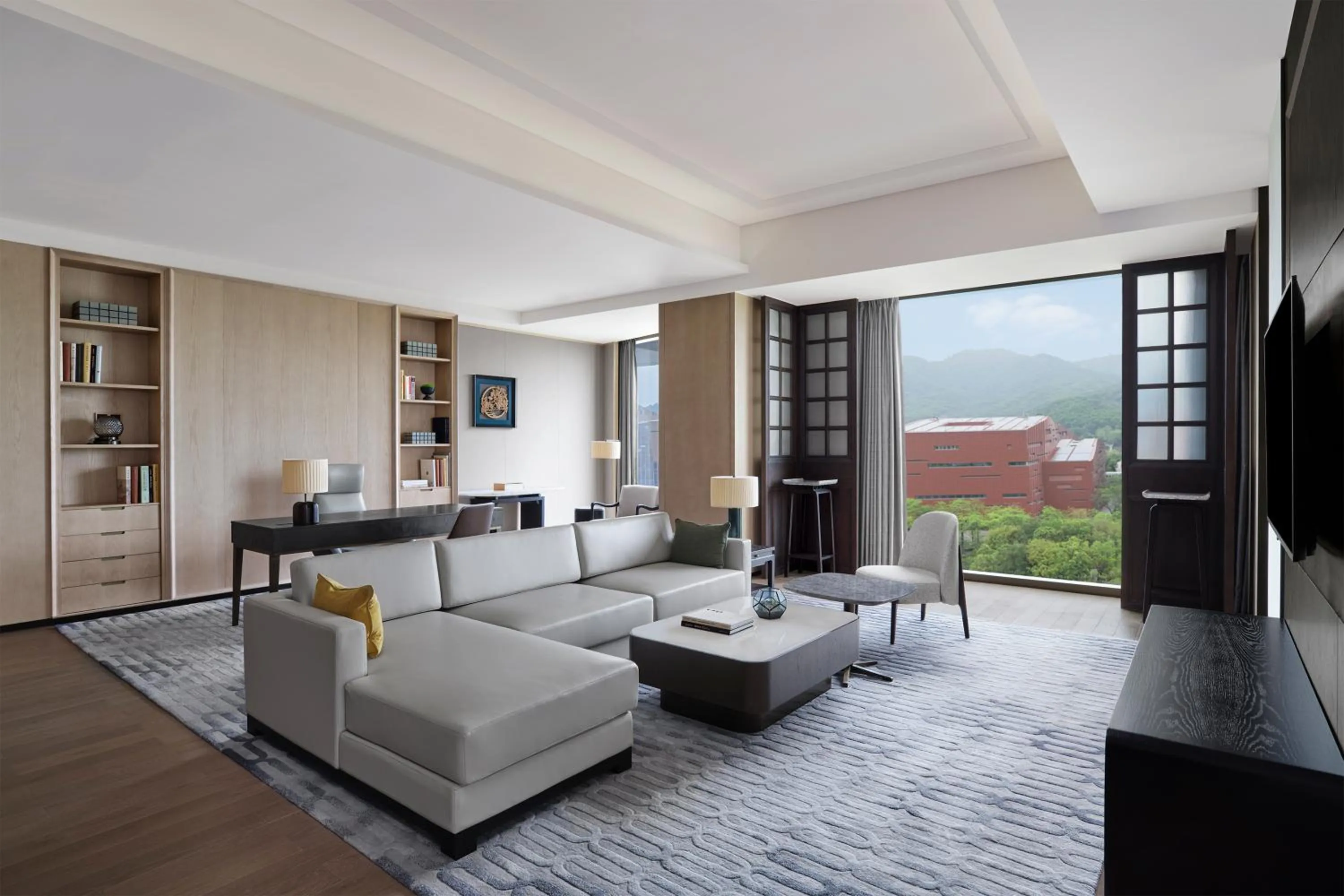 TV and multimedia in Guangzhou Marriott Hotel Baiyun