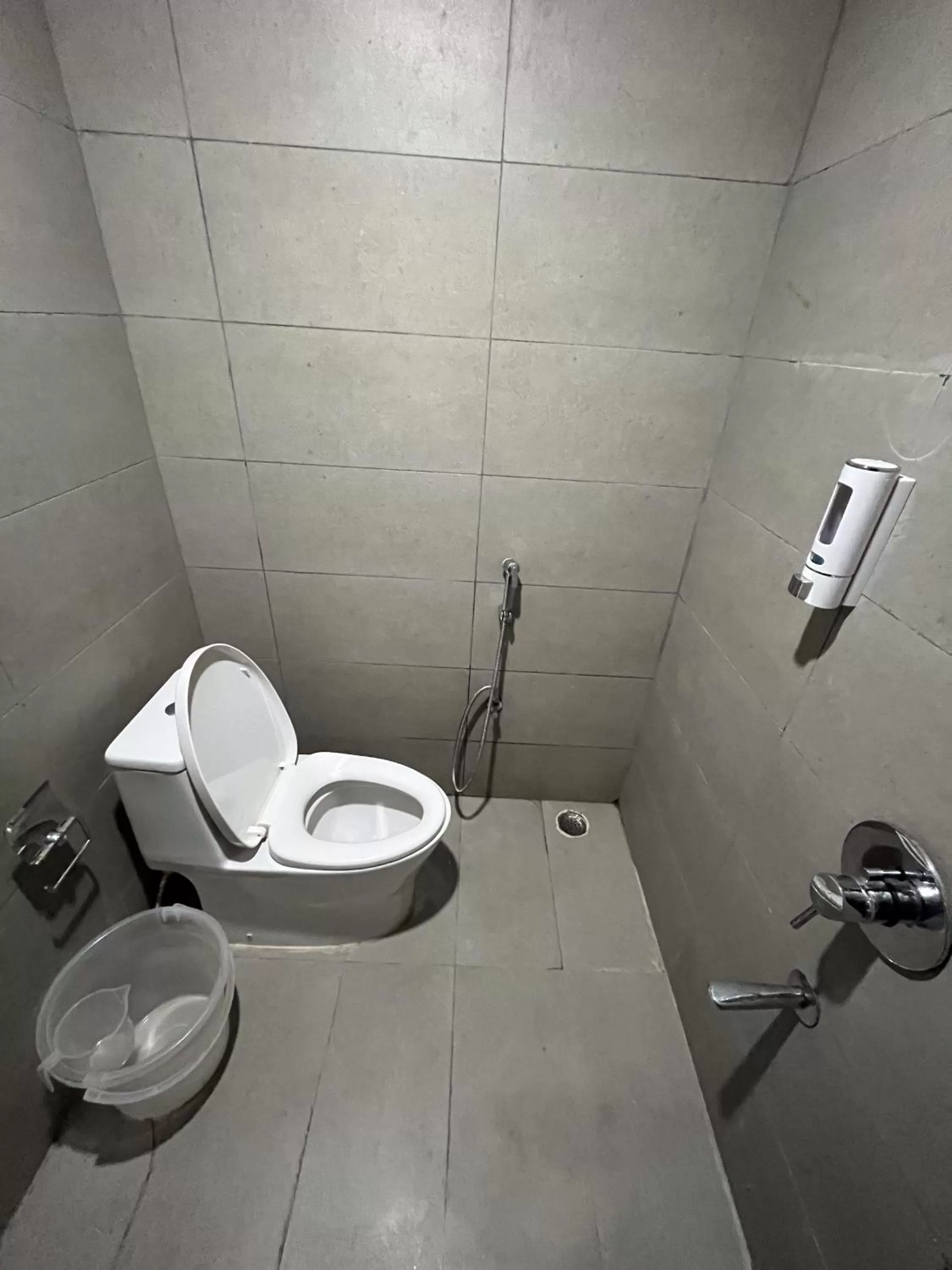 Shower, Bathroom in Hotel Zen Garden