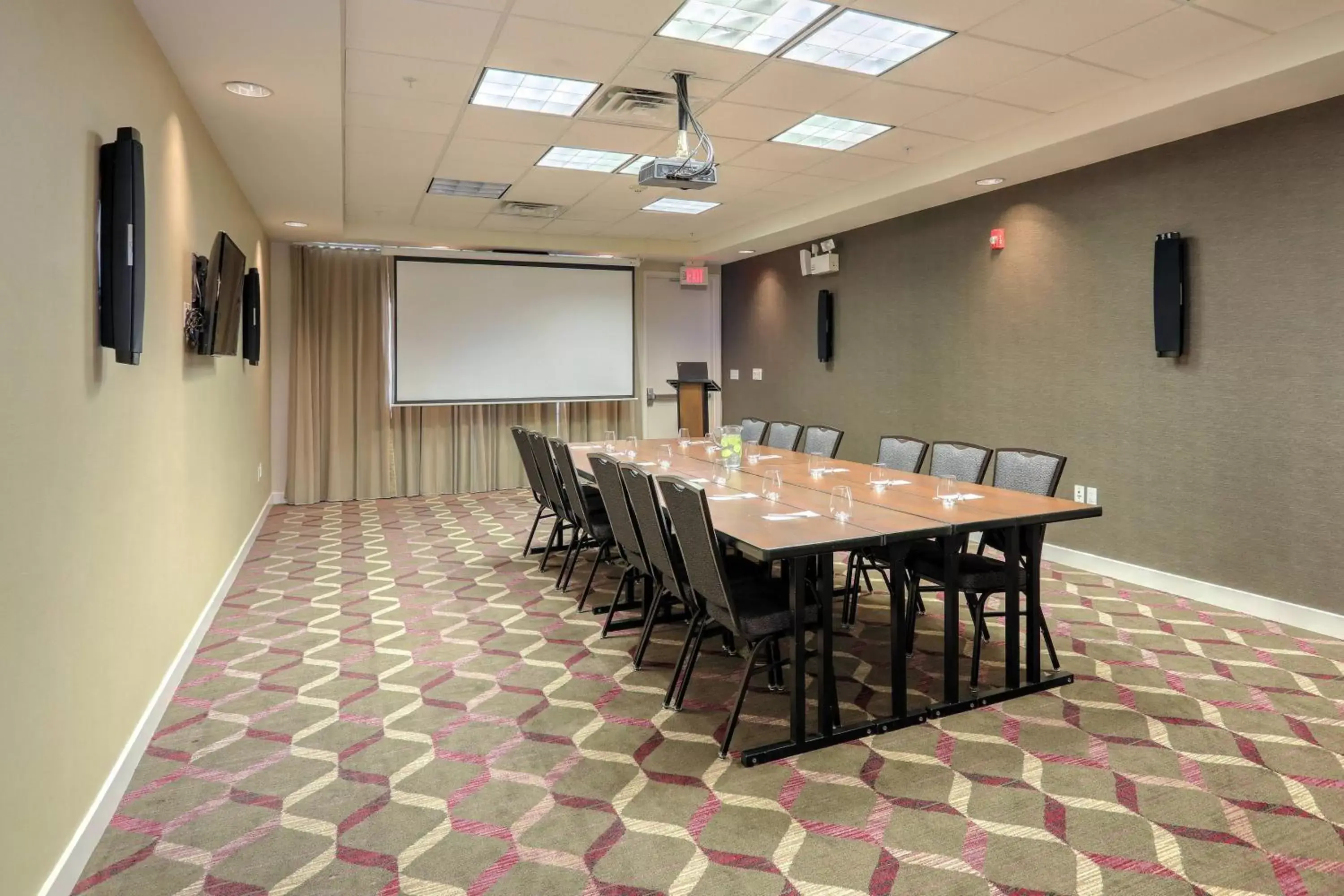 Meeting/conference room in Residence Inn by Marriott Woodbridge Edison/Raritan Center