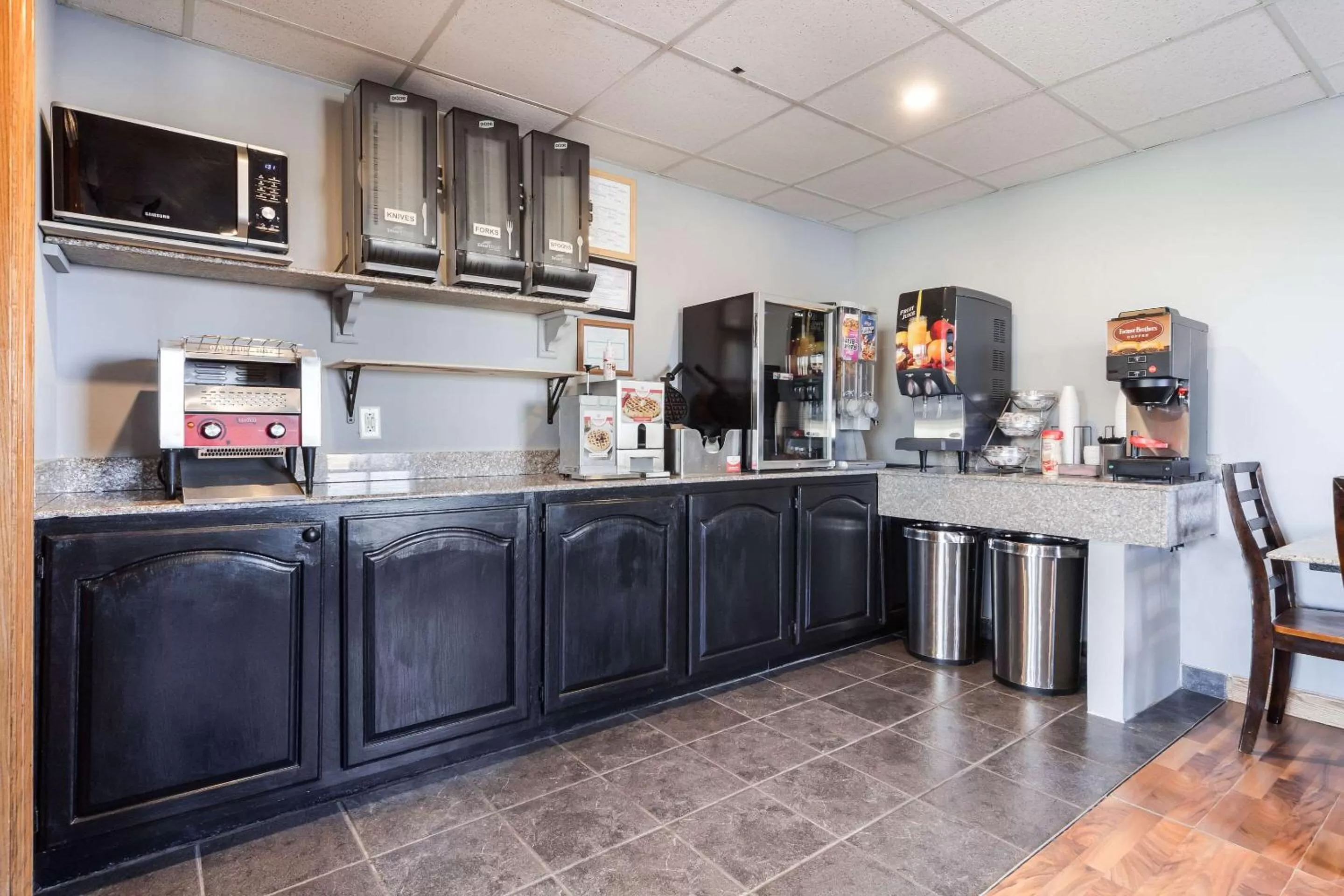 Restaurant/places to eat in Rodeway Inn University District