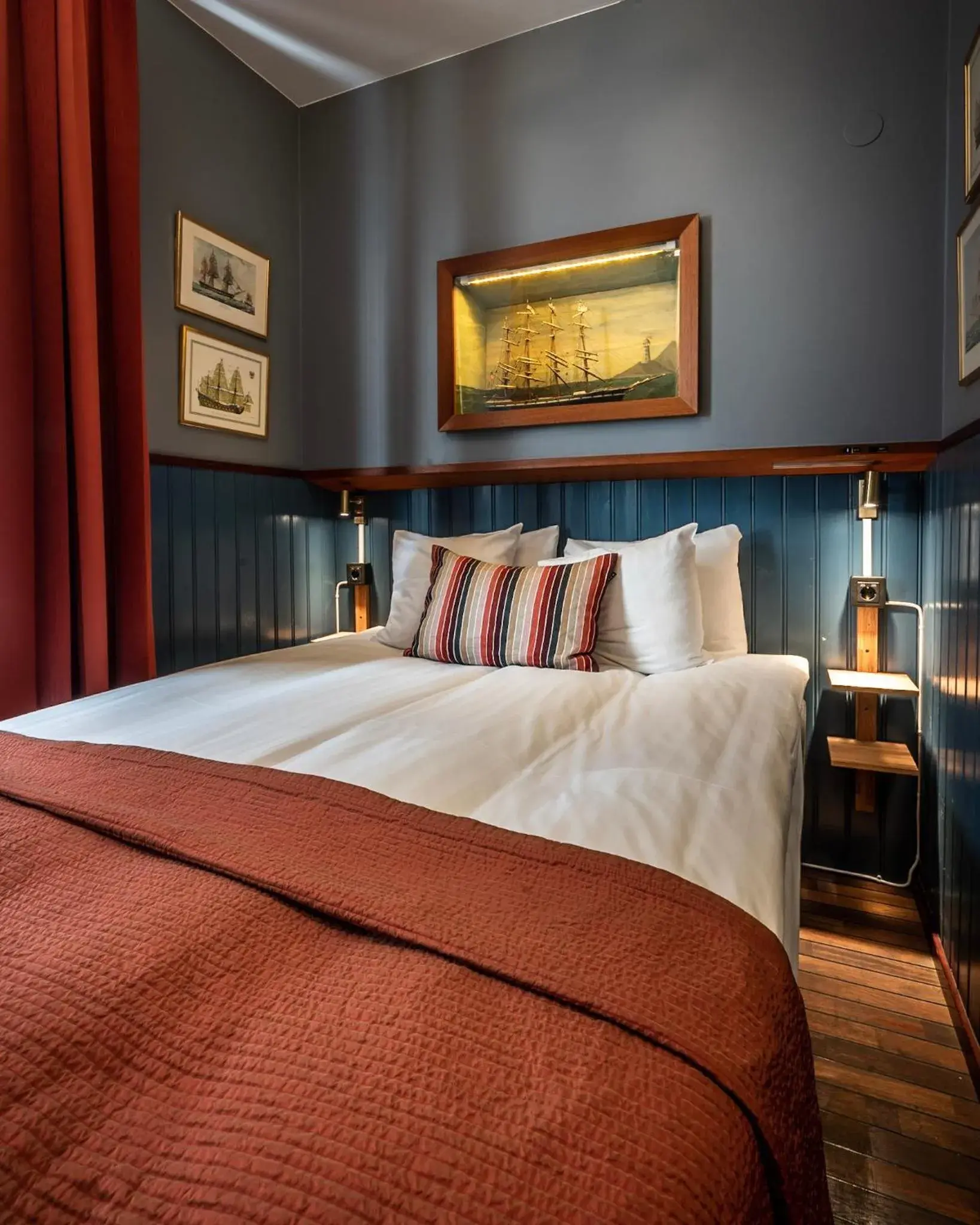 Bed in Lord Nelson Hotel Bed in Lord Nelson Hotel