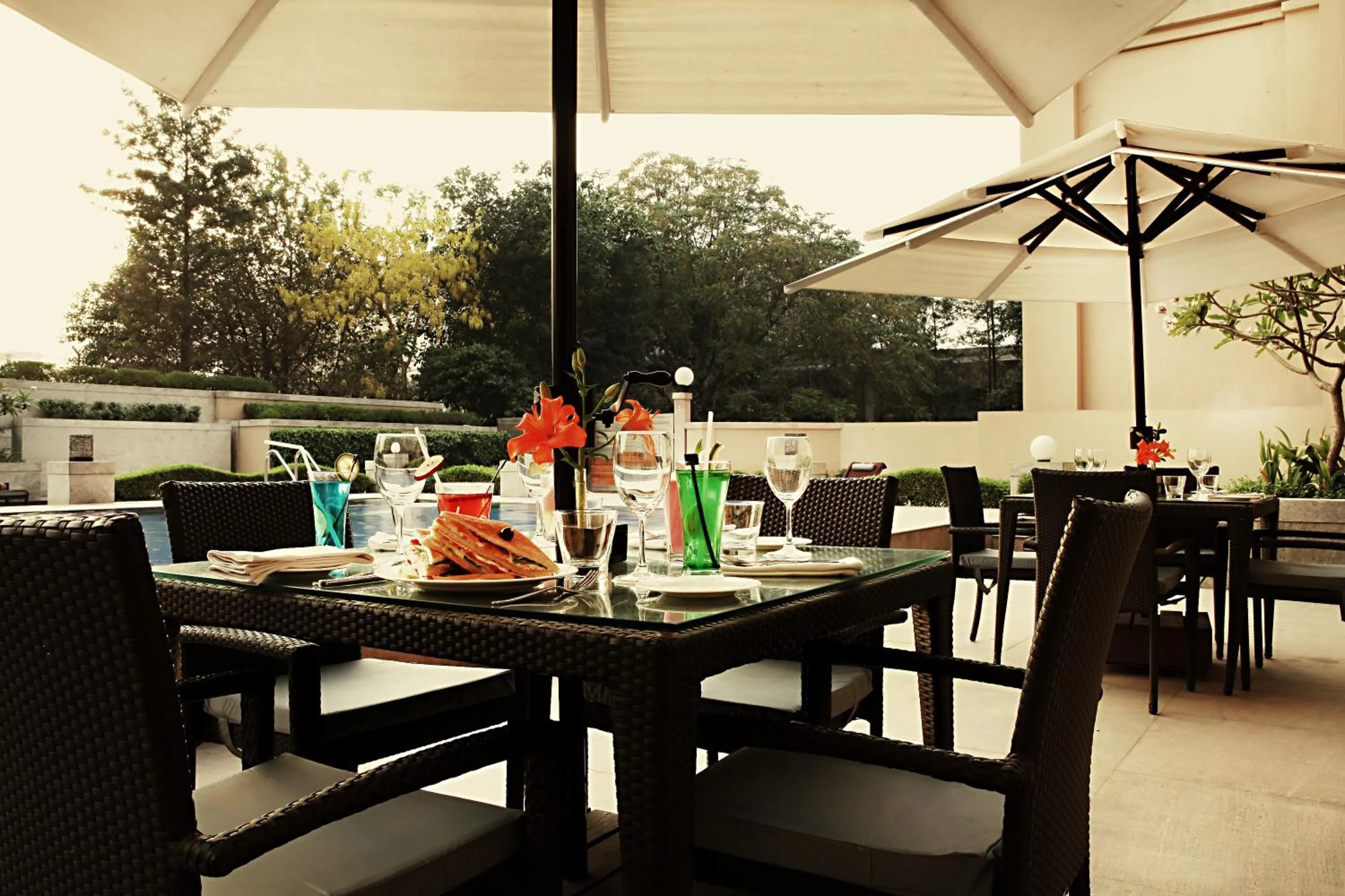 Swimming pool in The Metropolitan Hotel & Spa New Delhi