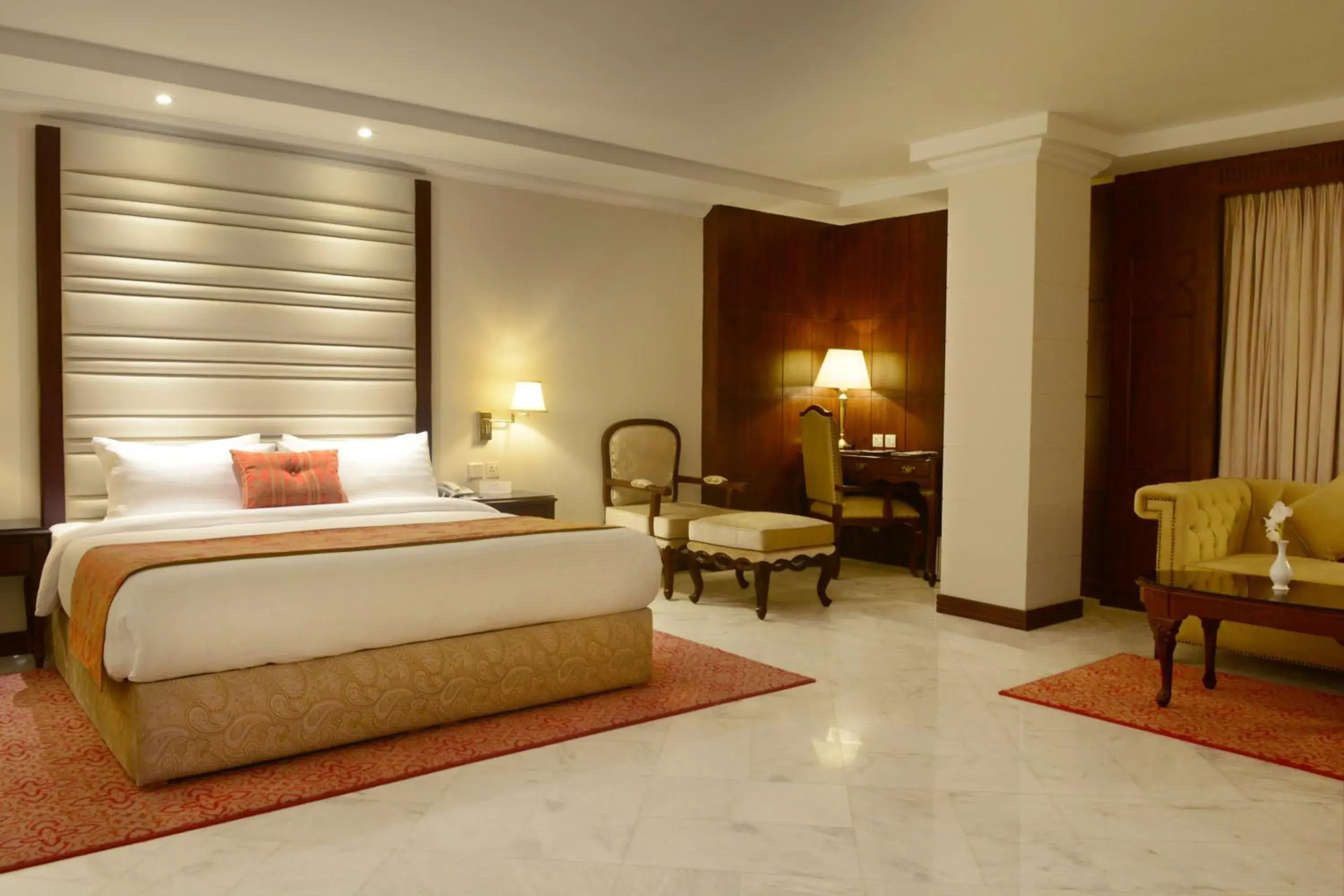 Bedroom, Bed in Islamabad Regalia Hotel