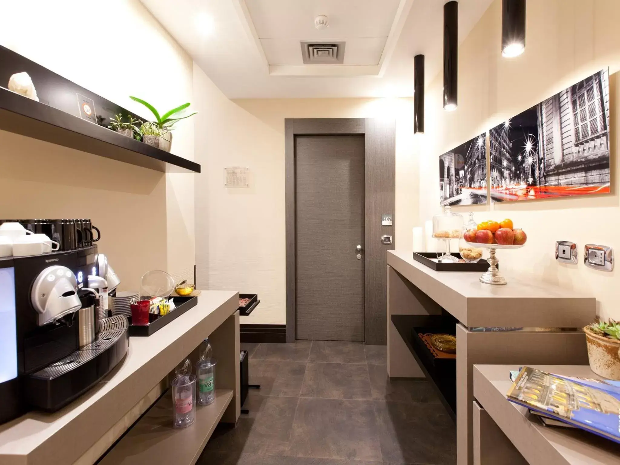 Restaurant/places to eat, Kitchen/Kitchenette in Quirinale Luxury Rooms