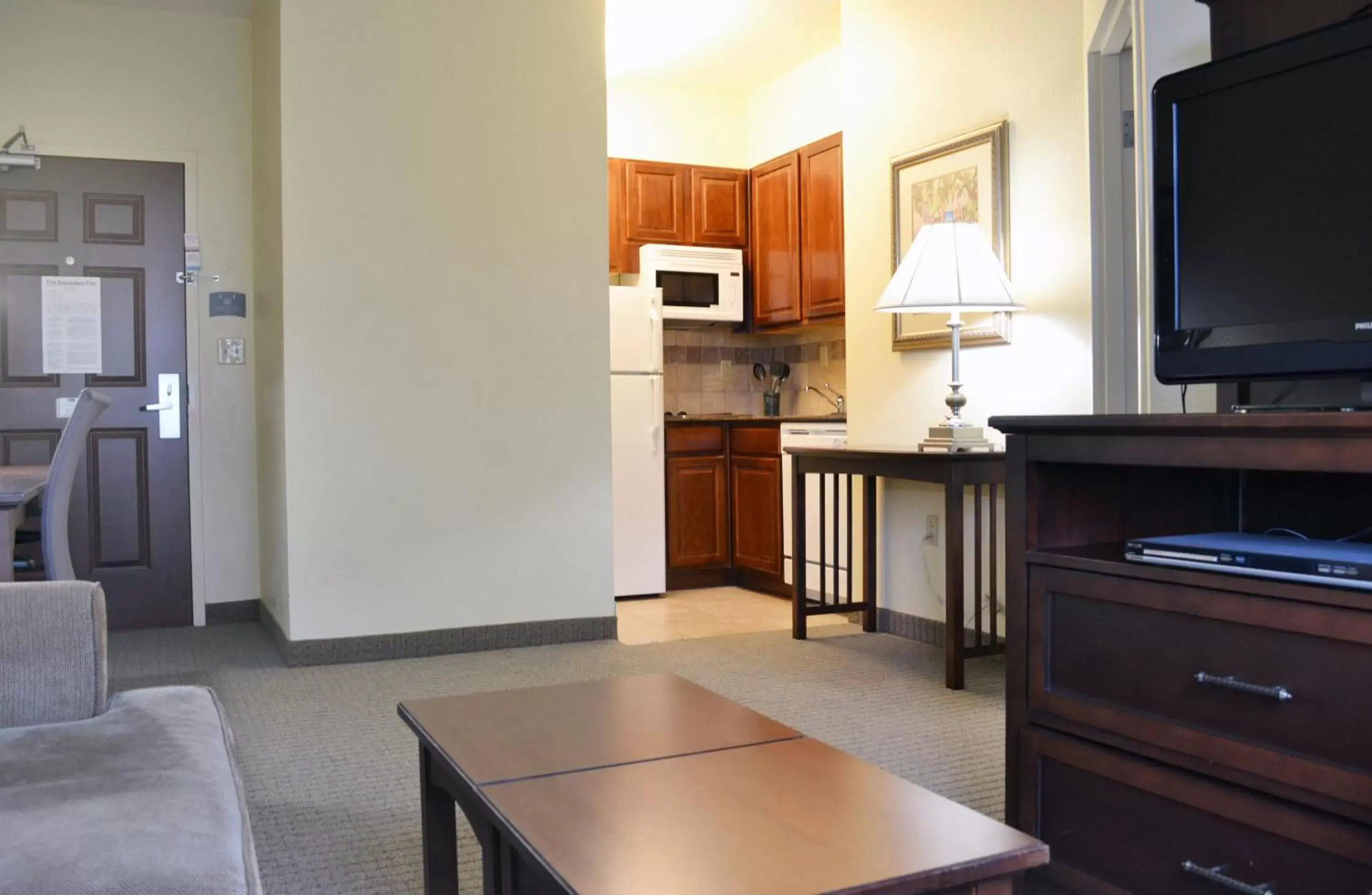 Photo of the whole room, Kitchen/Kitchenette in Staybridge Suites Hot Springs, an IHG Hotel