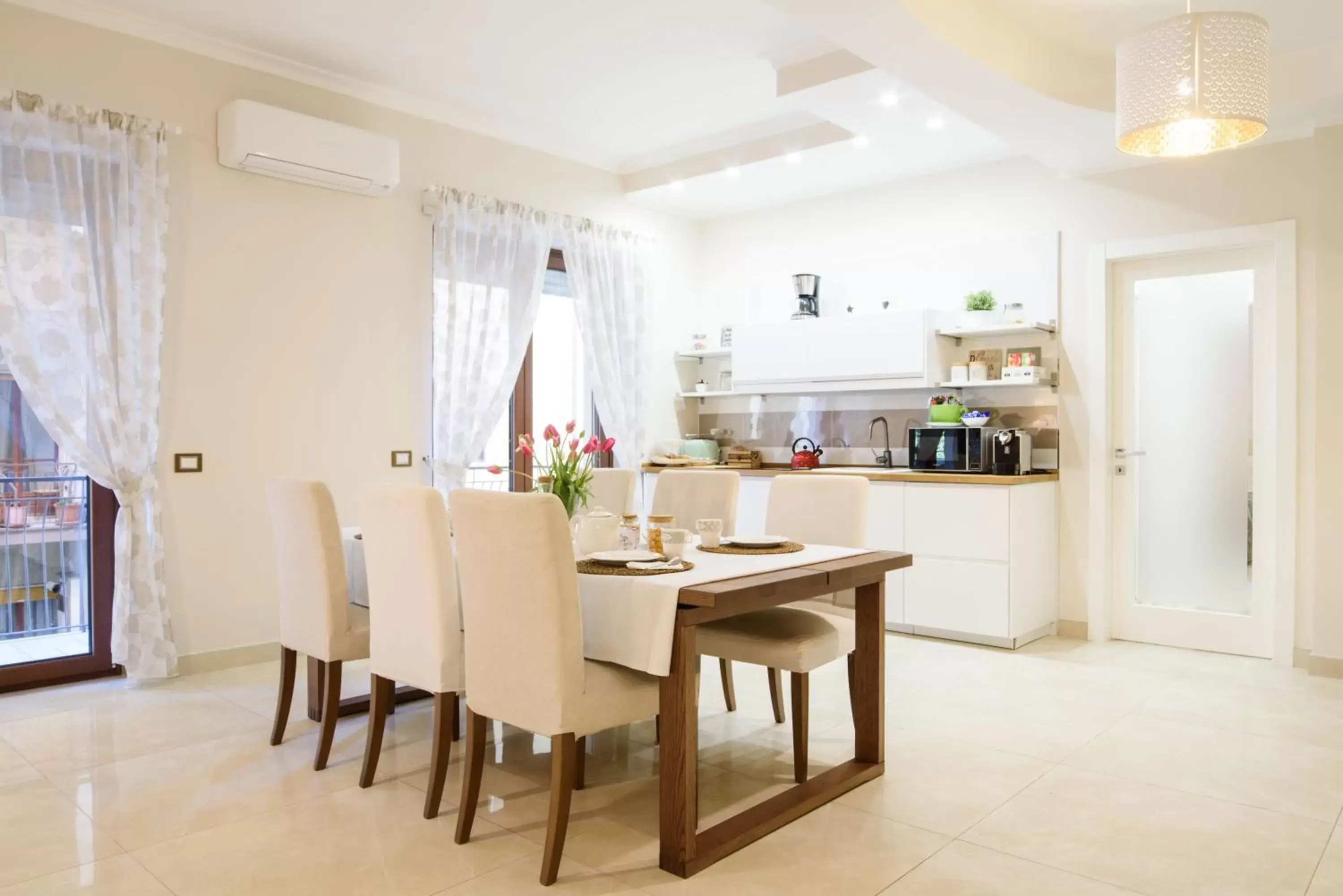 Living room, Dining Area in HomeAway Salerno