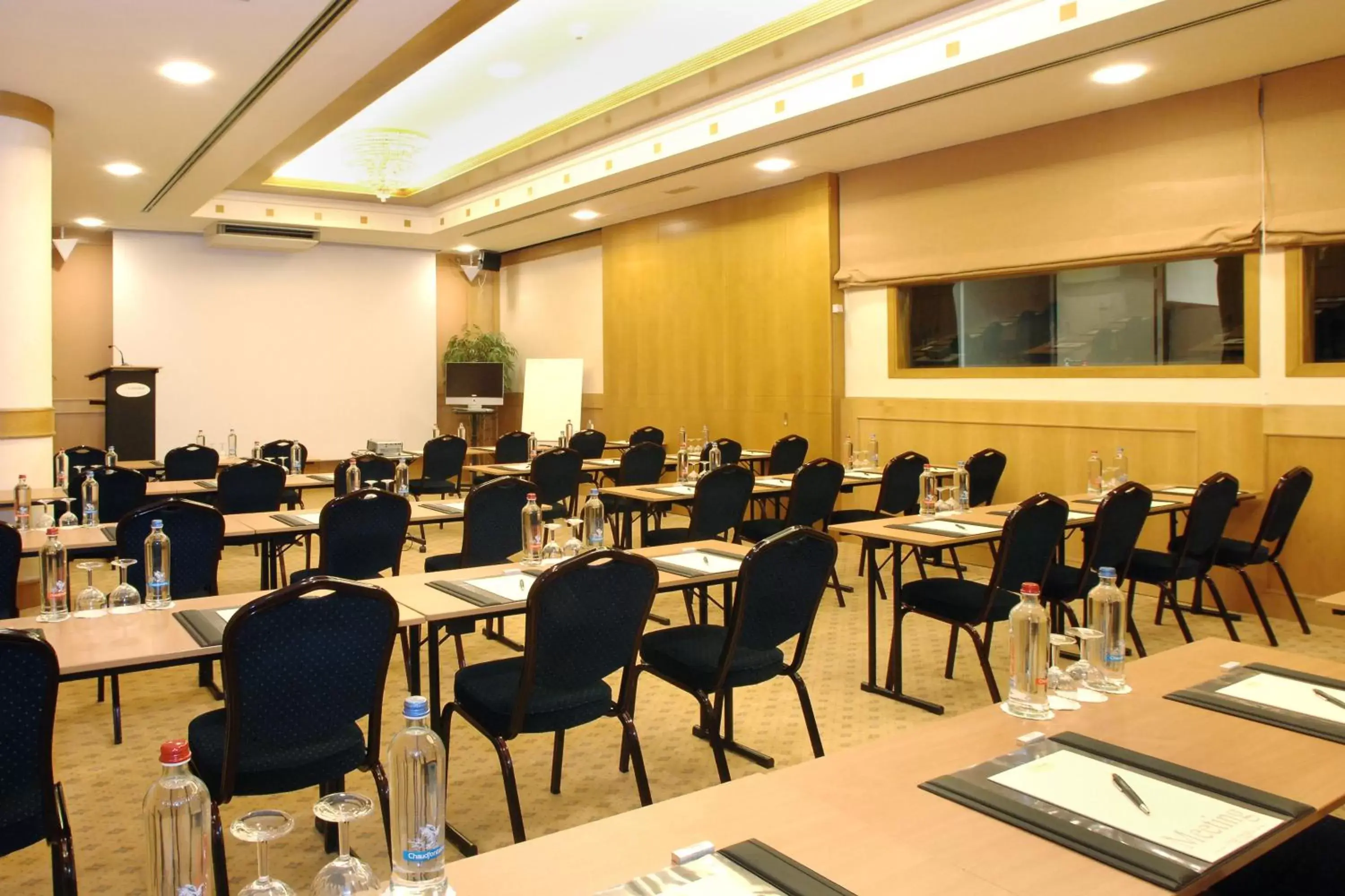 Business facilities in Hotel Le Chatelain