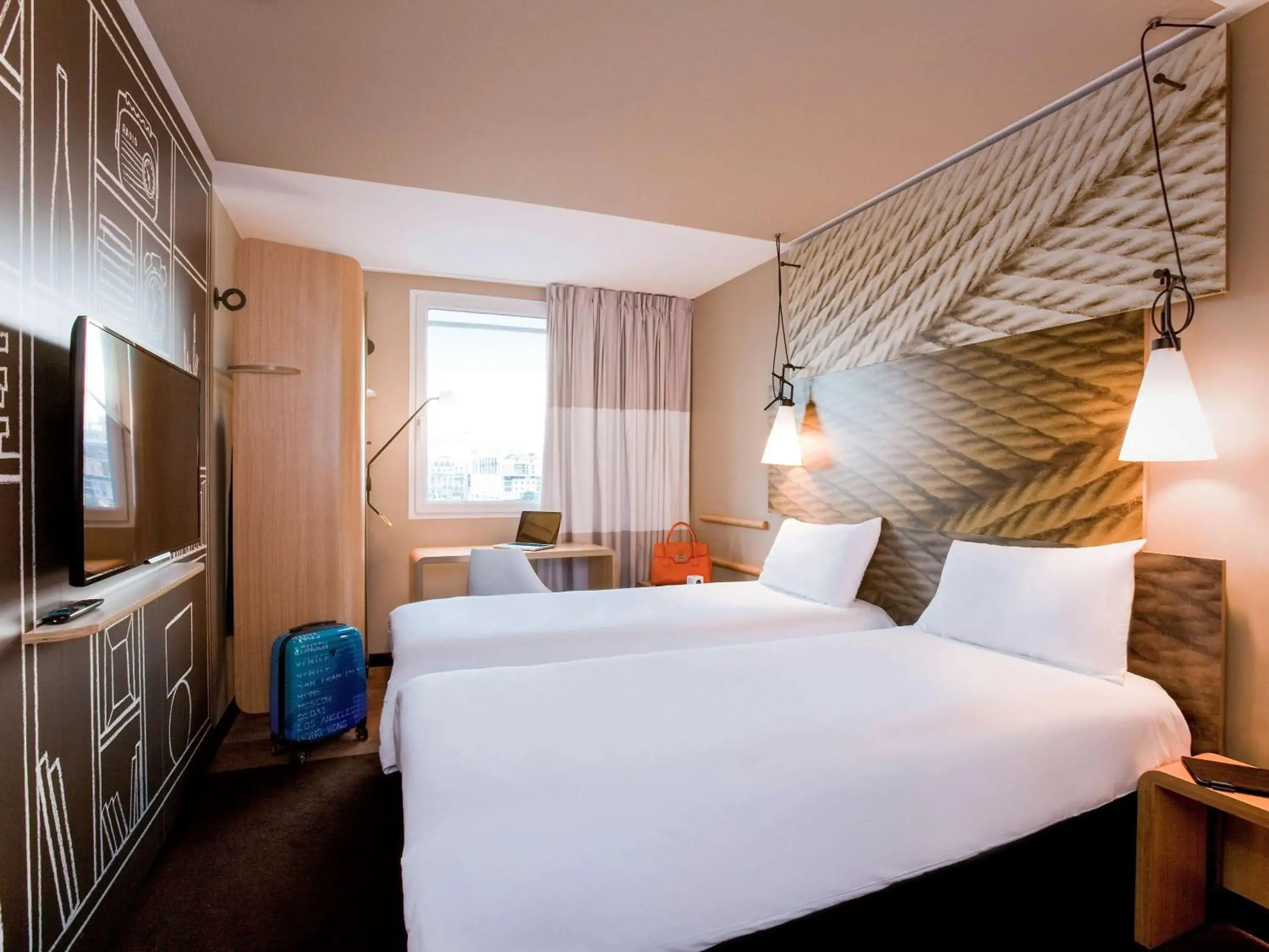 Photo of the whole room, Bed in ibis Paris Porte de Clichy Centre