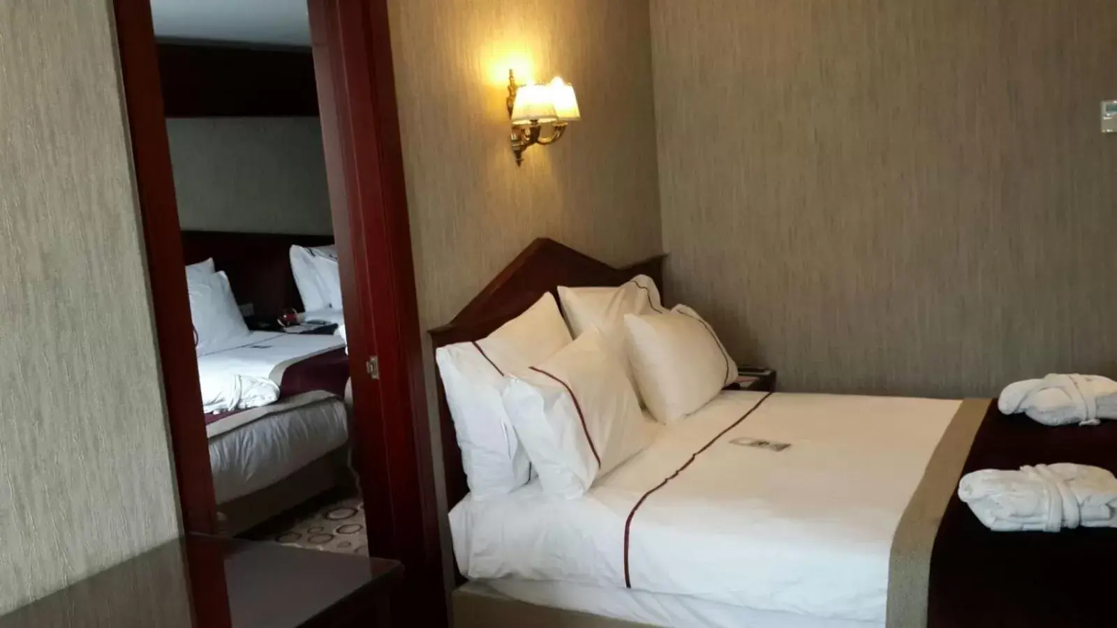 Photo of the whole room, Bed in Taksim Gonen Hotel