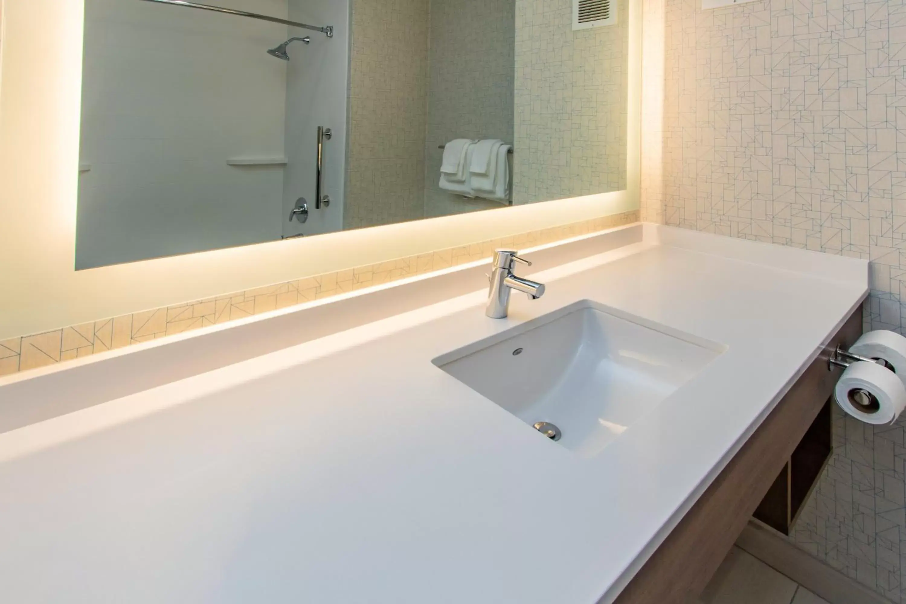 Photo of the whole room, Bathroom in Holiday Inn Express Hotel & Suites Roseville - Galleria Area, an IHG Hotel