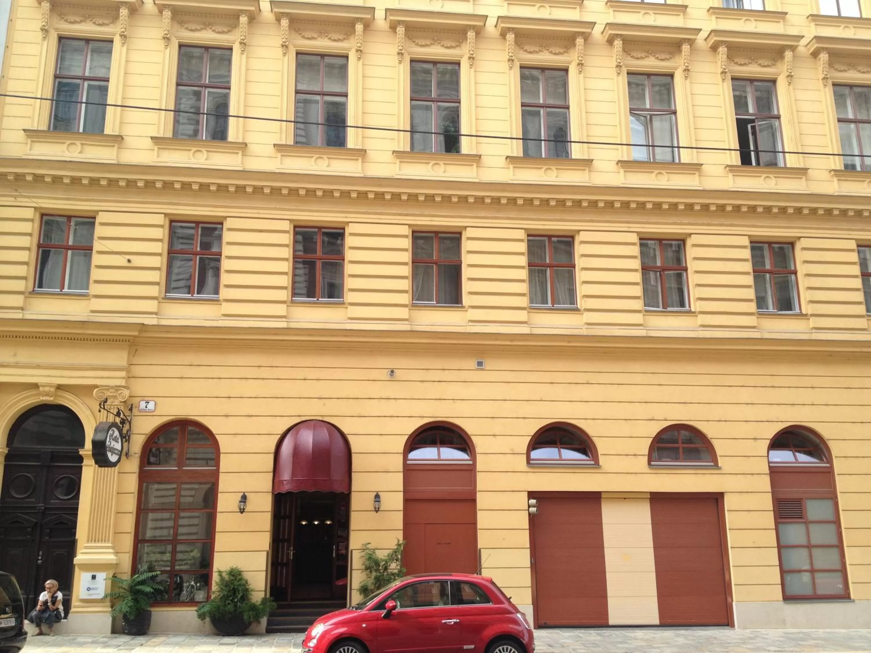 Facade/entrance in Hotel Bajazzo