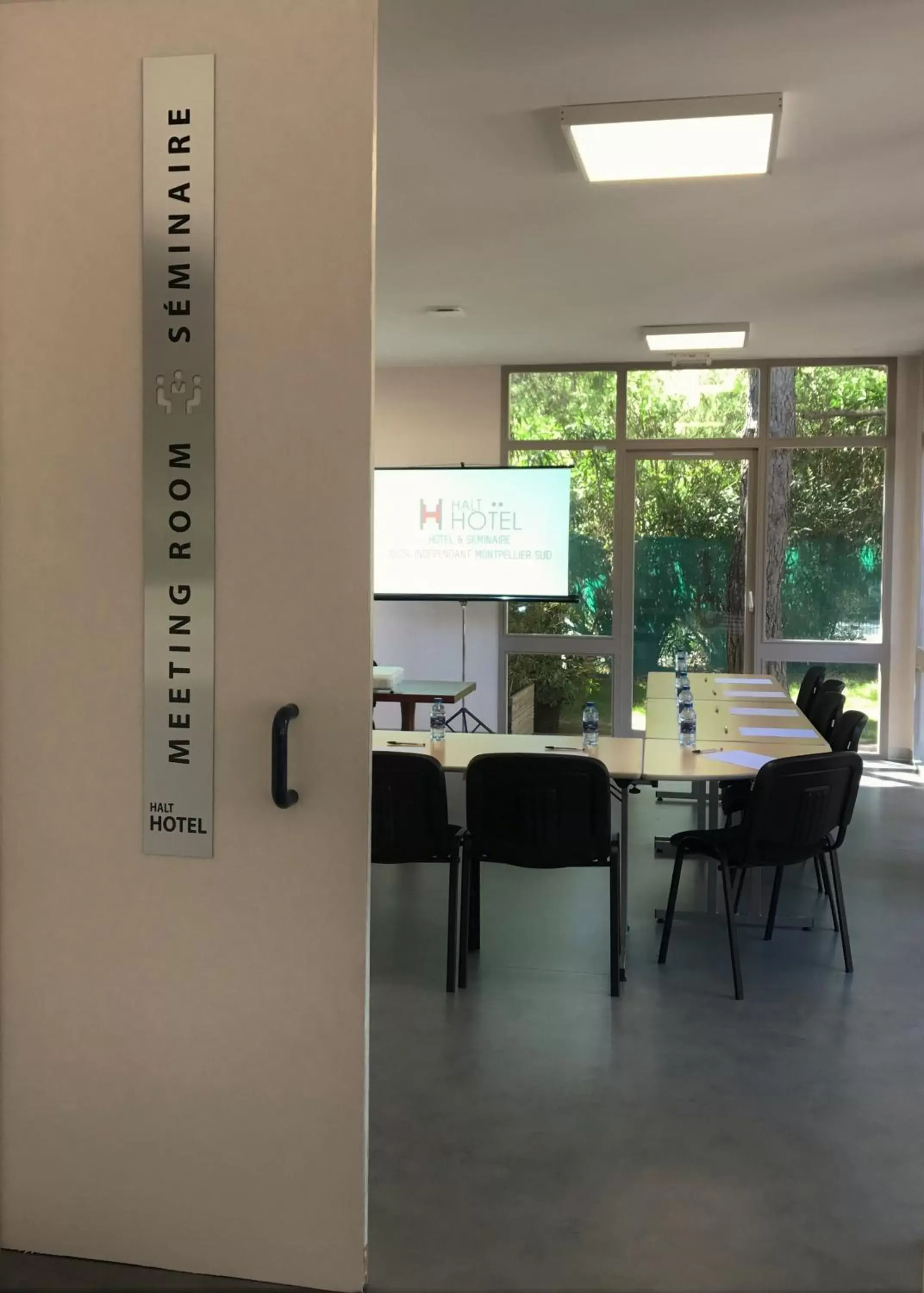 Meeting/conference room in HALT HOTEL - Choisissez l'Hôtellerie Indépendante