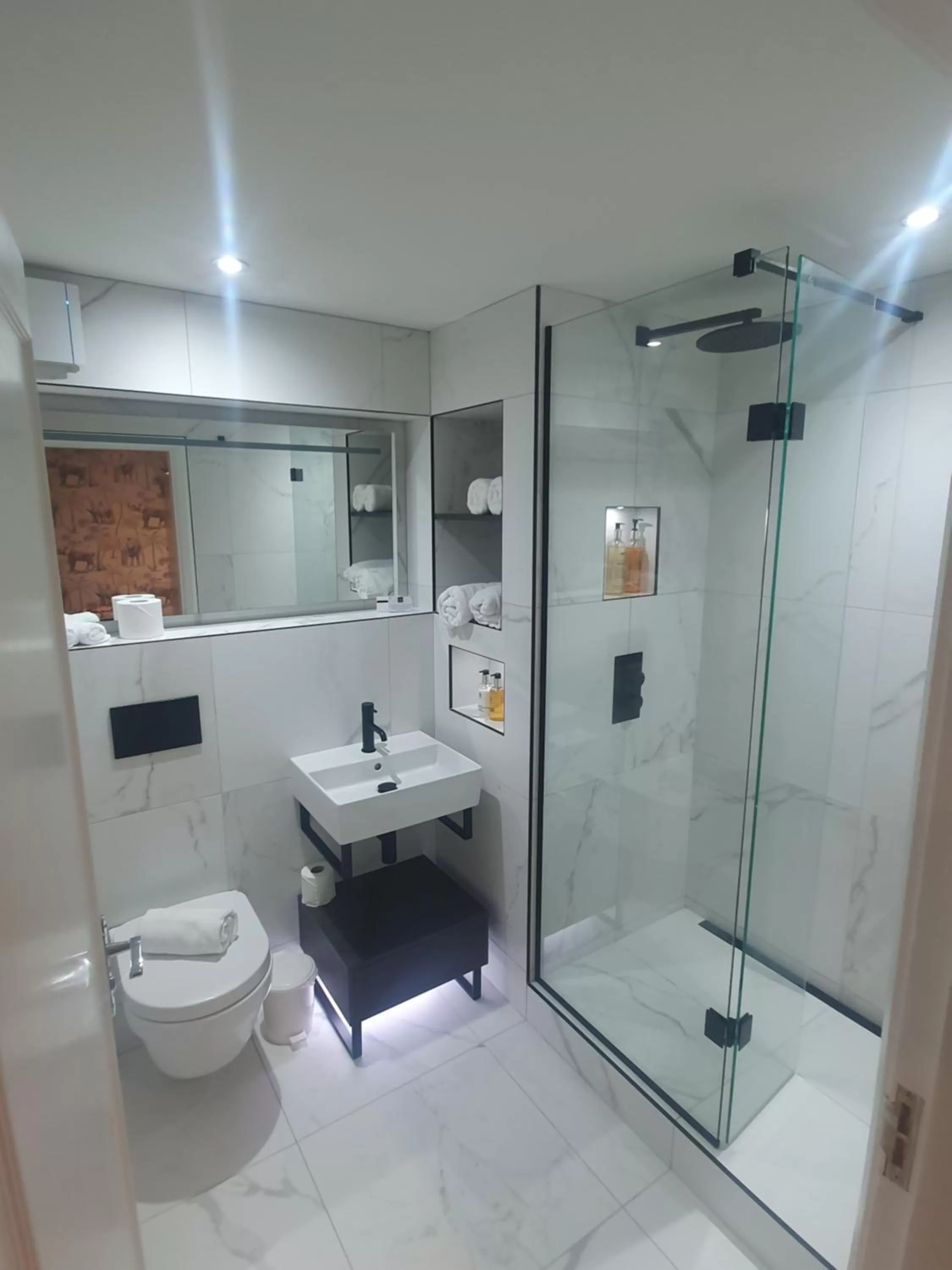 Bathroom in The General Tarleton