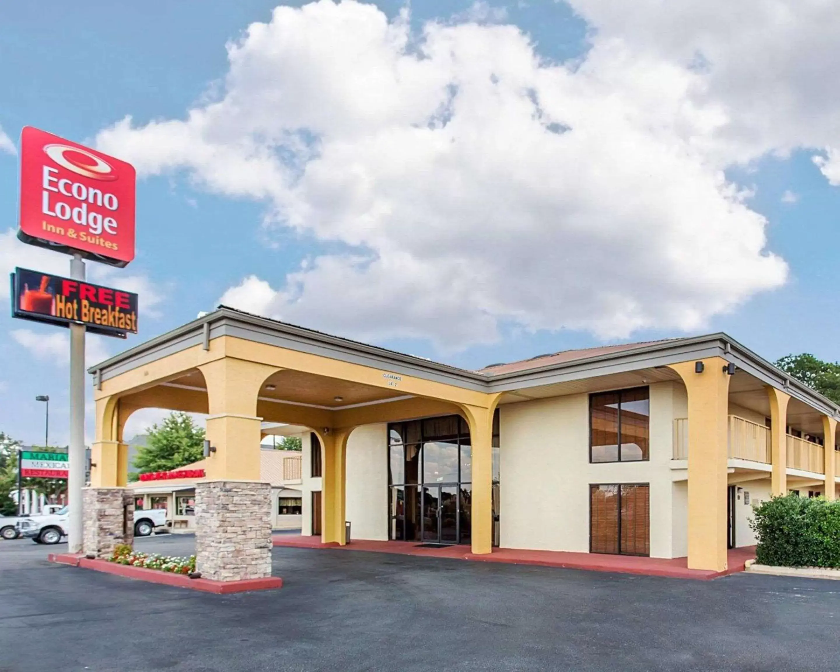 Property Building in Econo Lodge Inn & Suites - Griffin