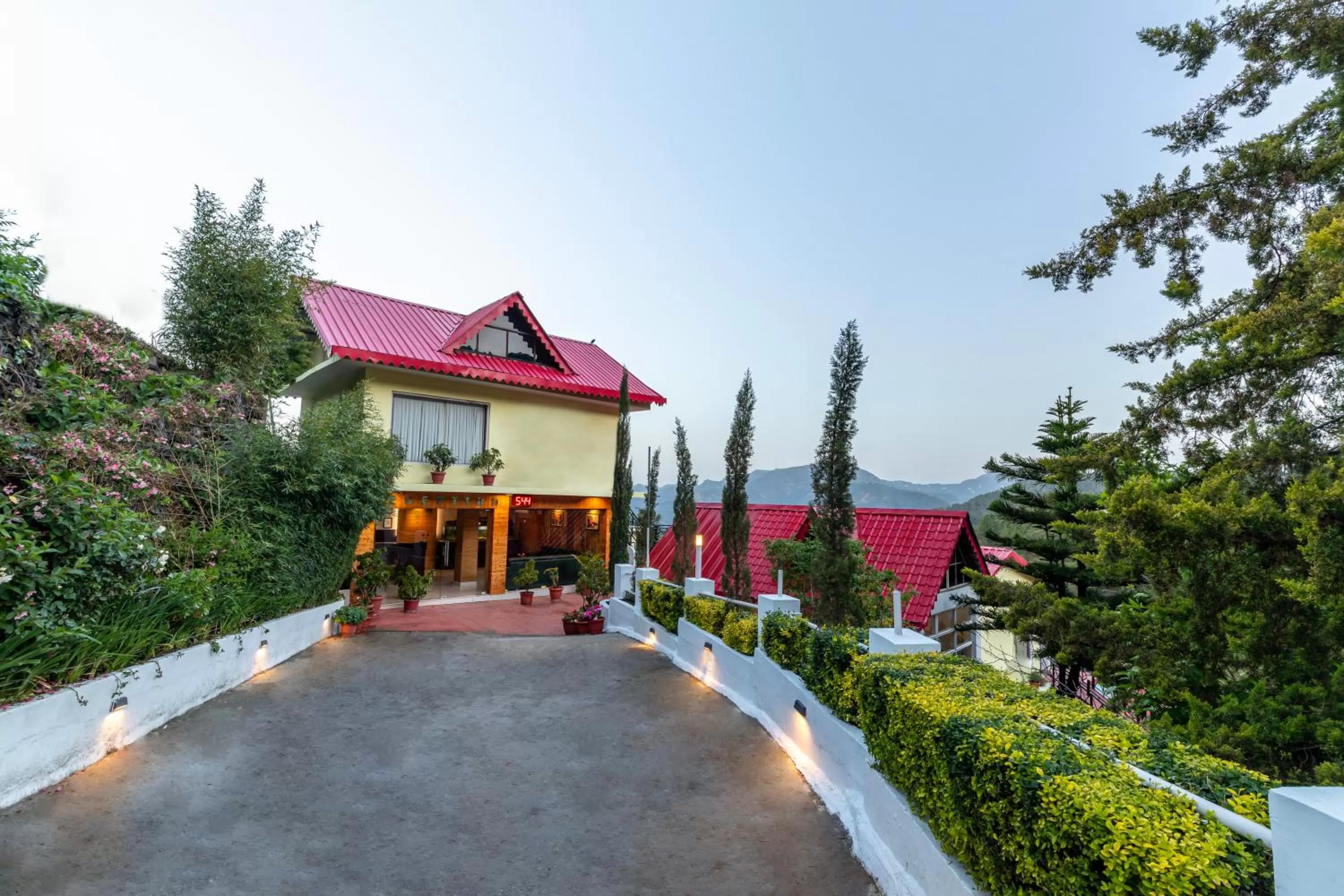 Facade/entrance, Property Building in Country Inn Maple Resort Chail