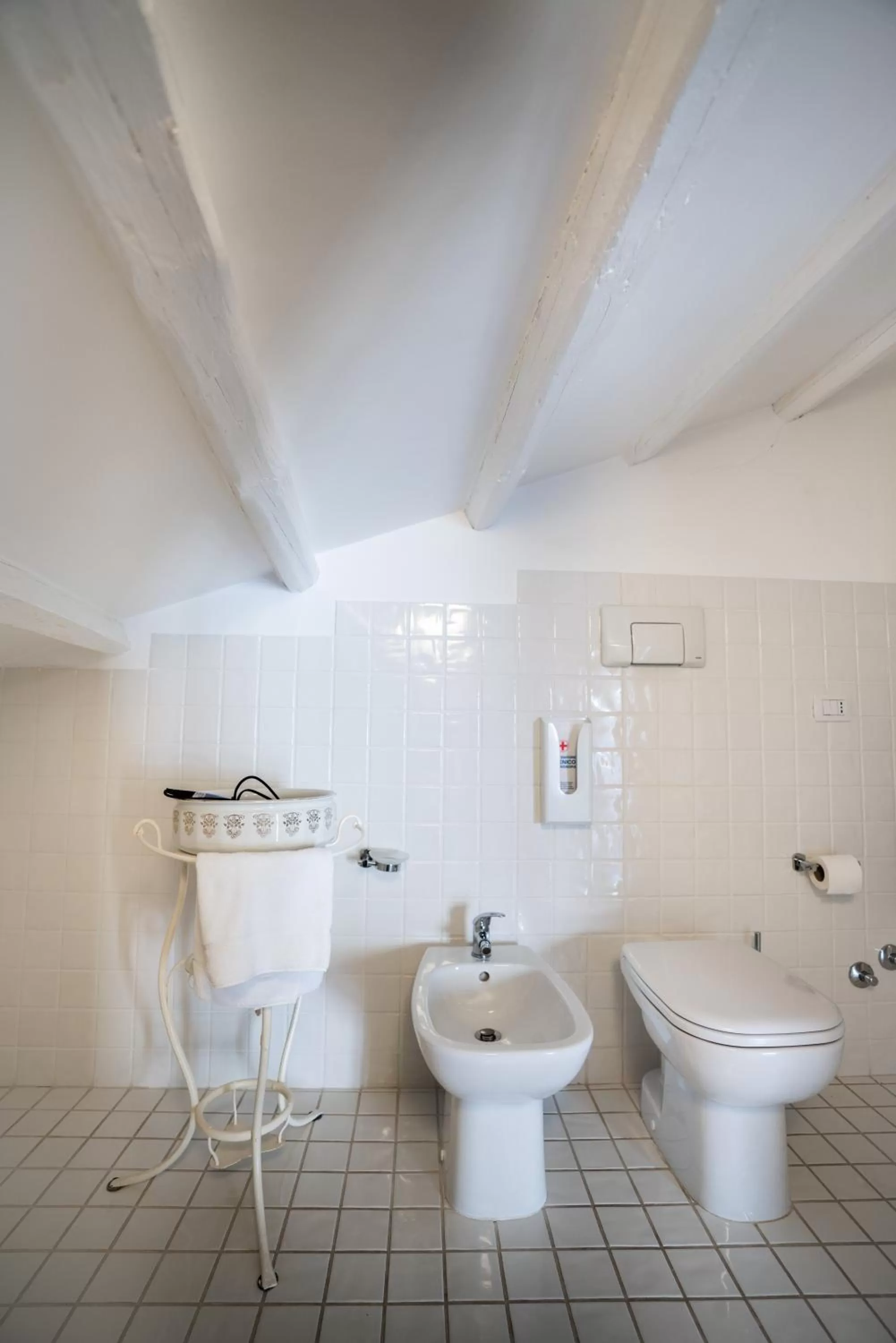 Bathroom in Bianko EcoChic & L'Angolo di Levante