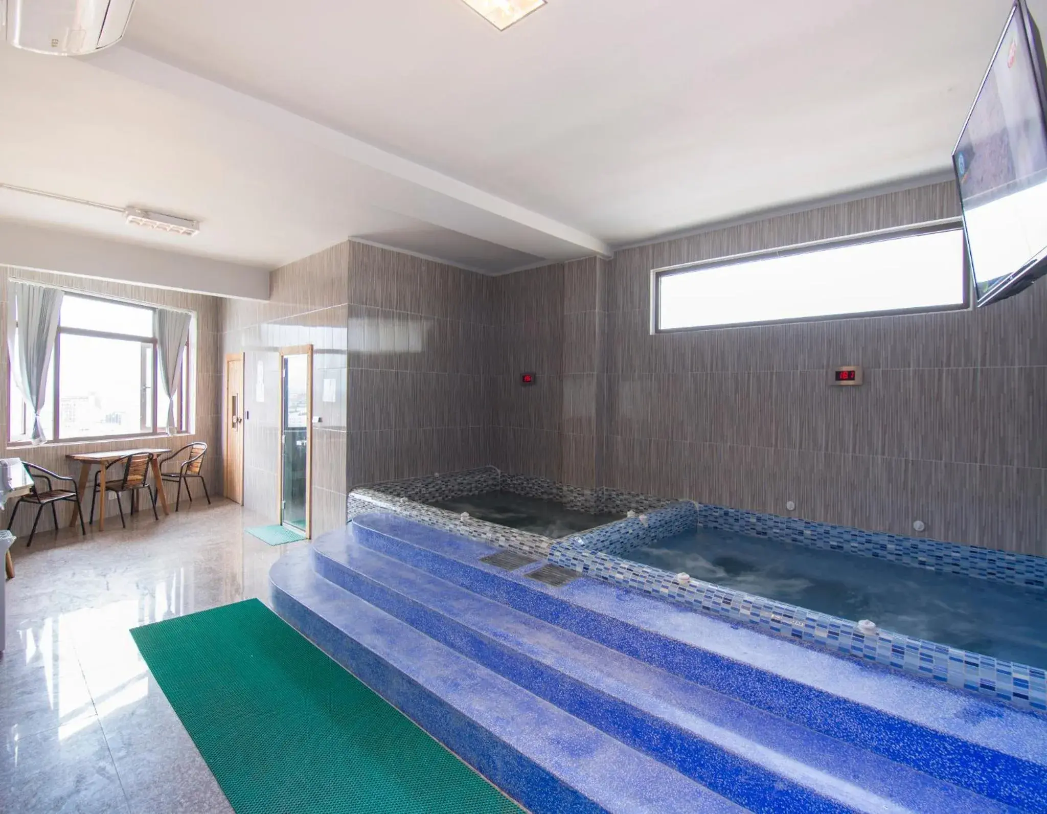 Steam room, Swimming Pool in Phnom Penh Era Hotel