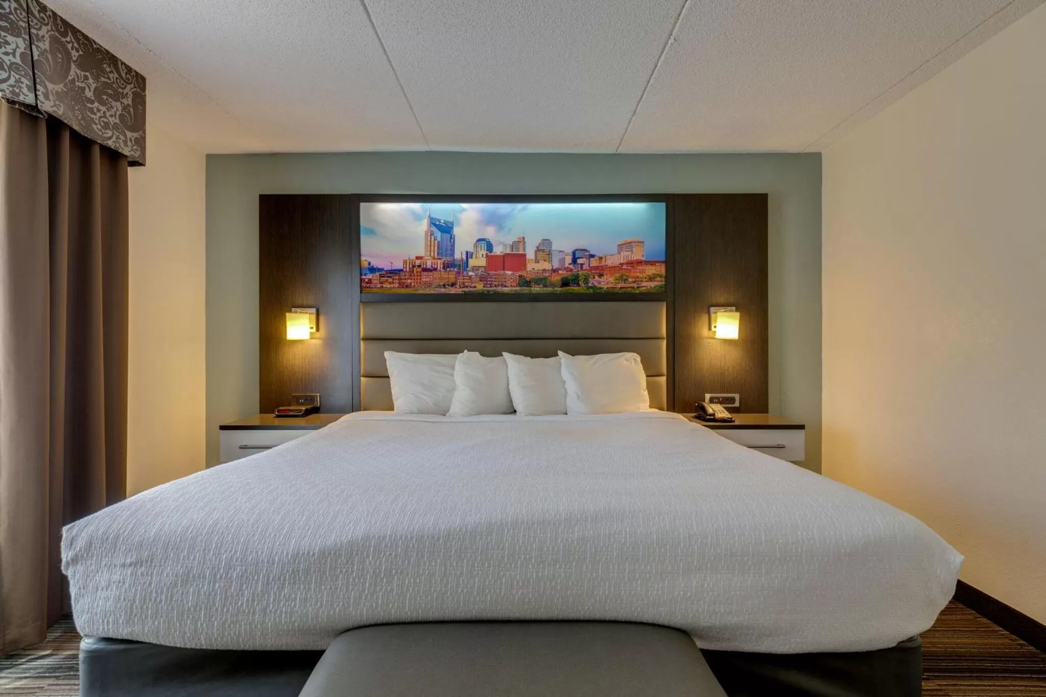 King Suite in Club Hotel Nashville Inn & Suites