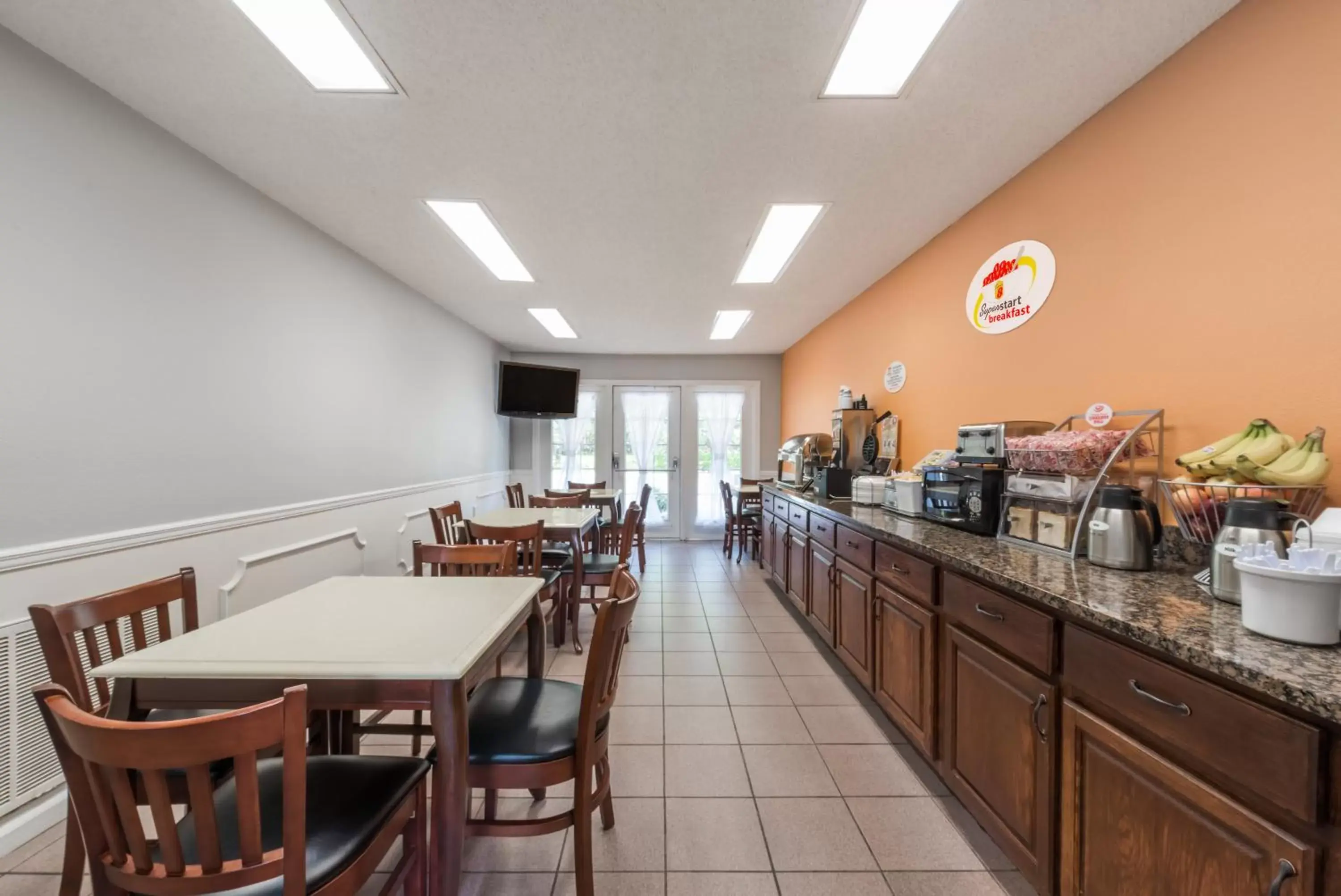 Dining area, Restaurant/Places to Eat in Super 8 by Wyndham Alexander City