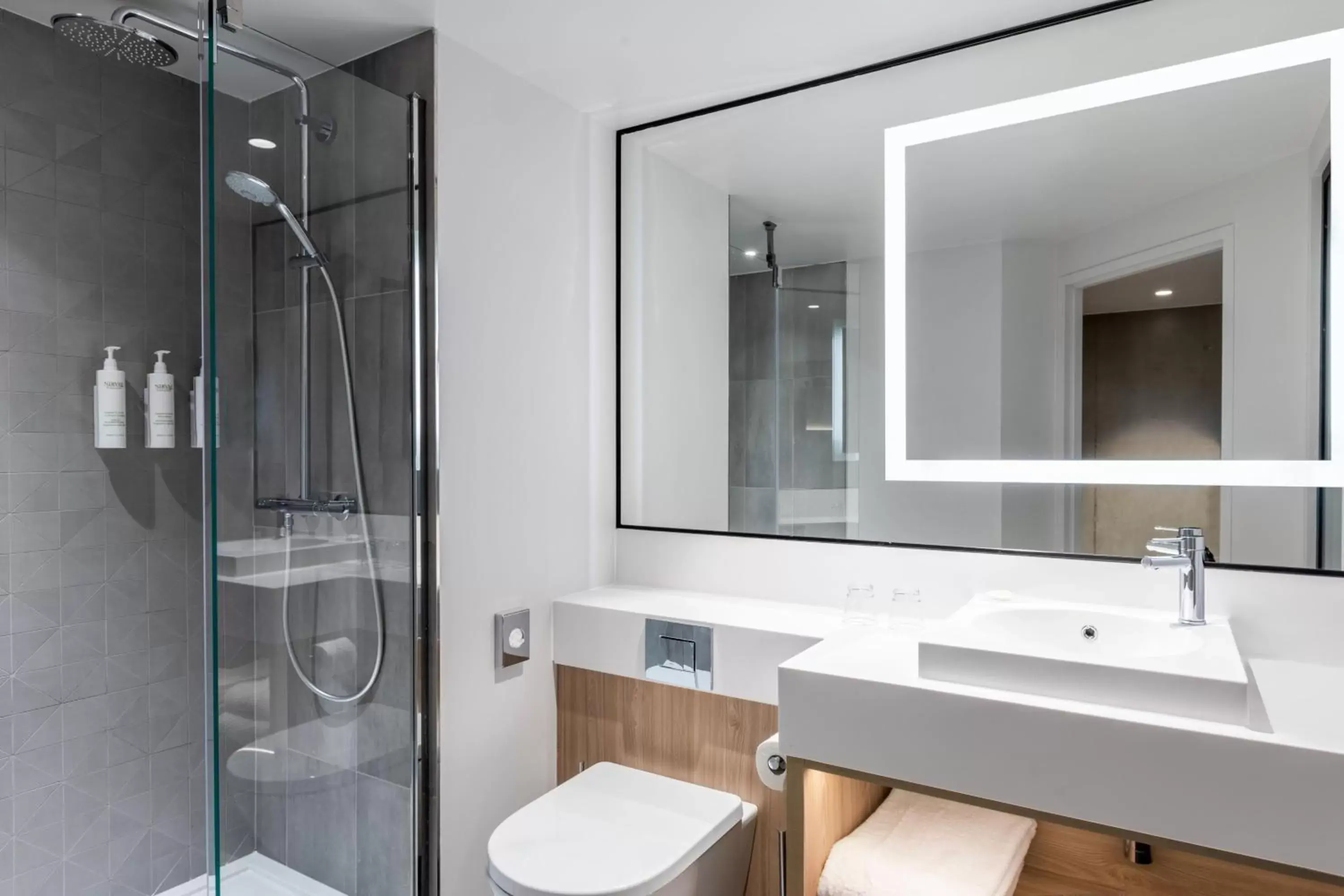 Bathroom in Courtyard by Marriott Paris Creteil