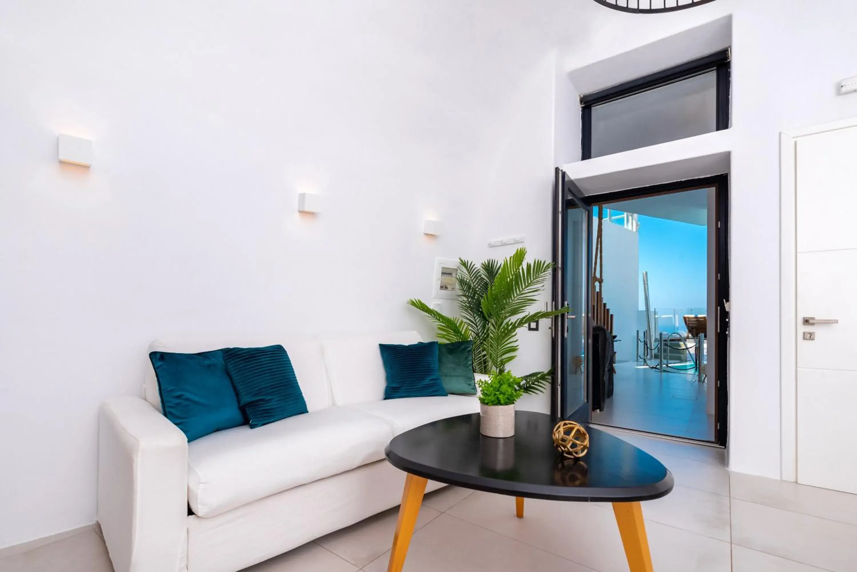 Bedroom, Seating Area in Daydream Luxury Suites