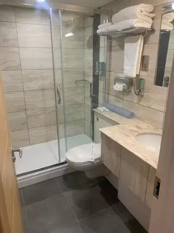 Bathroom in Prom Hotel