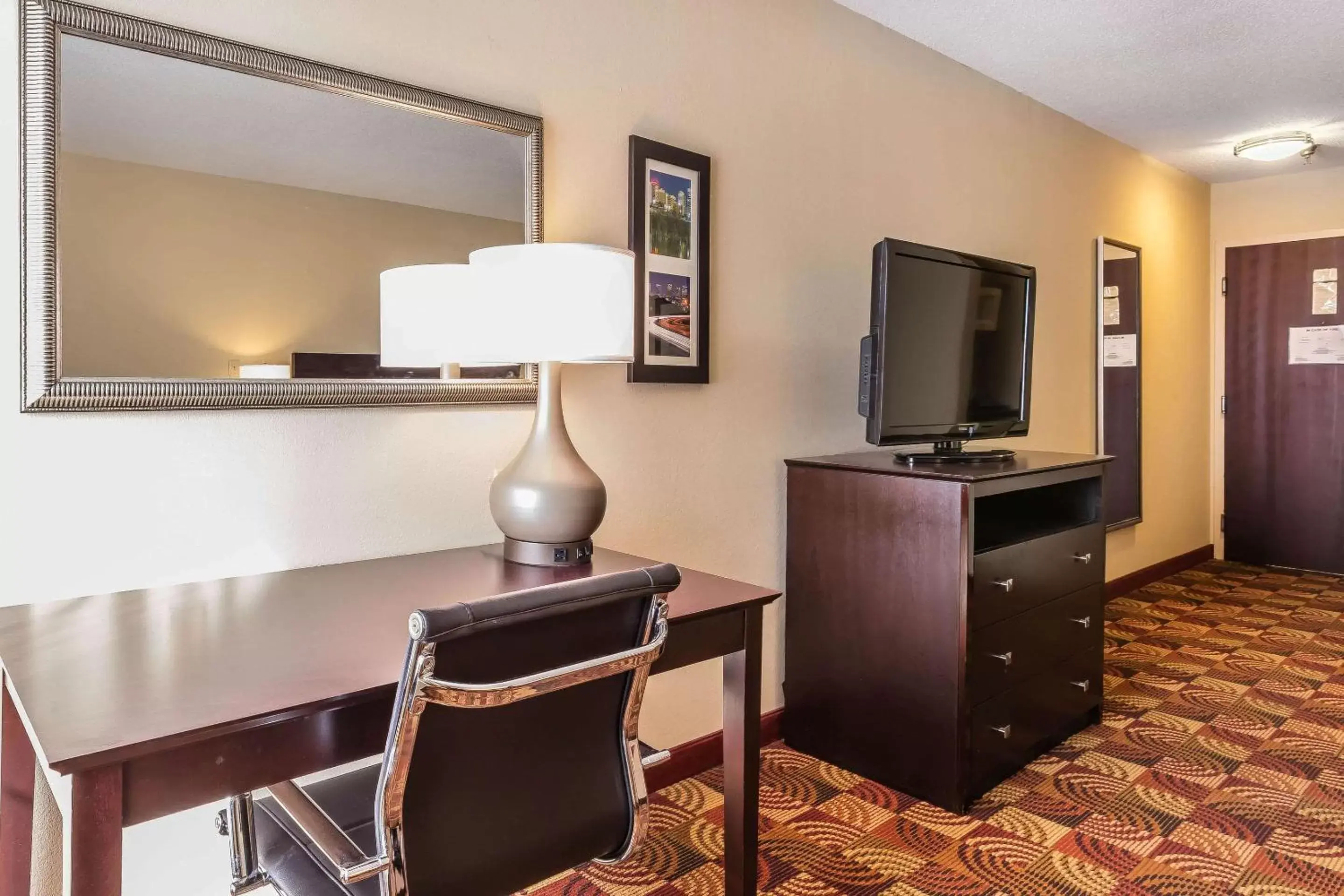 Photo of the whole room, TV/Entertainment Center in Comfort Inn & Suites Jasper Hwy 78 West