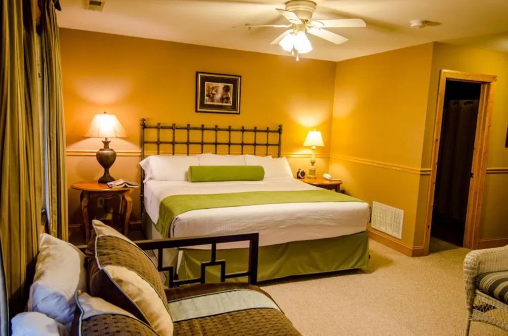 Bedroom, Bed in Asheville Cabins of Willow Winds