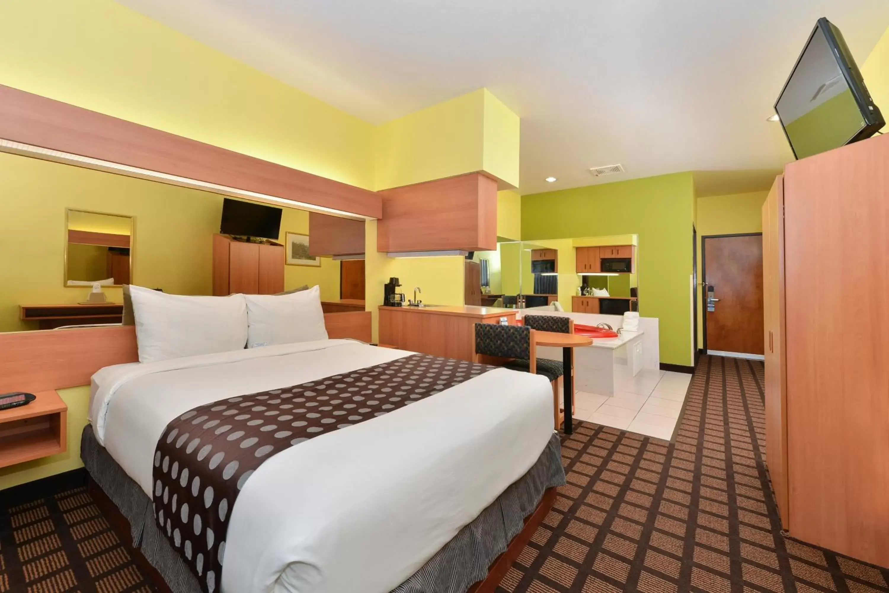 Photo of the whole room, Bed in Microtel Inn & Suites by Wyndham Ft. Worth North/At Fossil