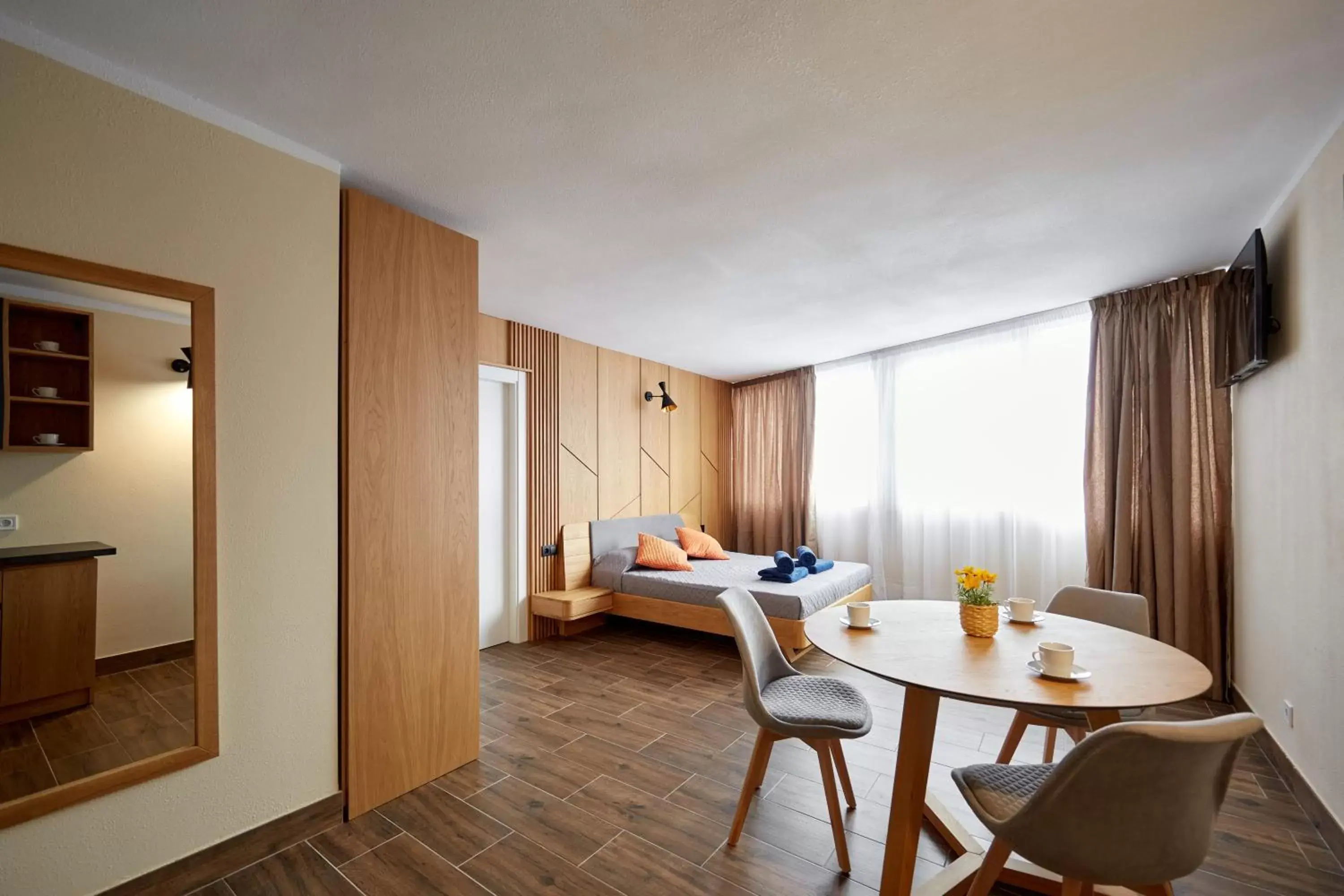 Bed, Dining Area in El Patio Hostal