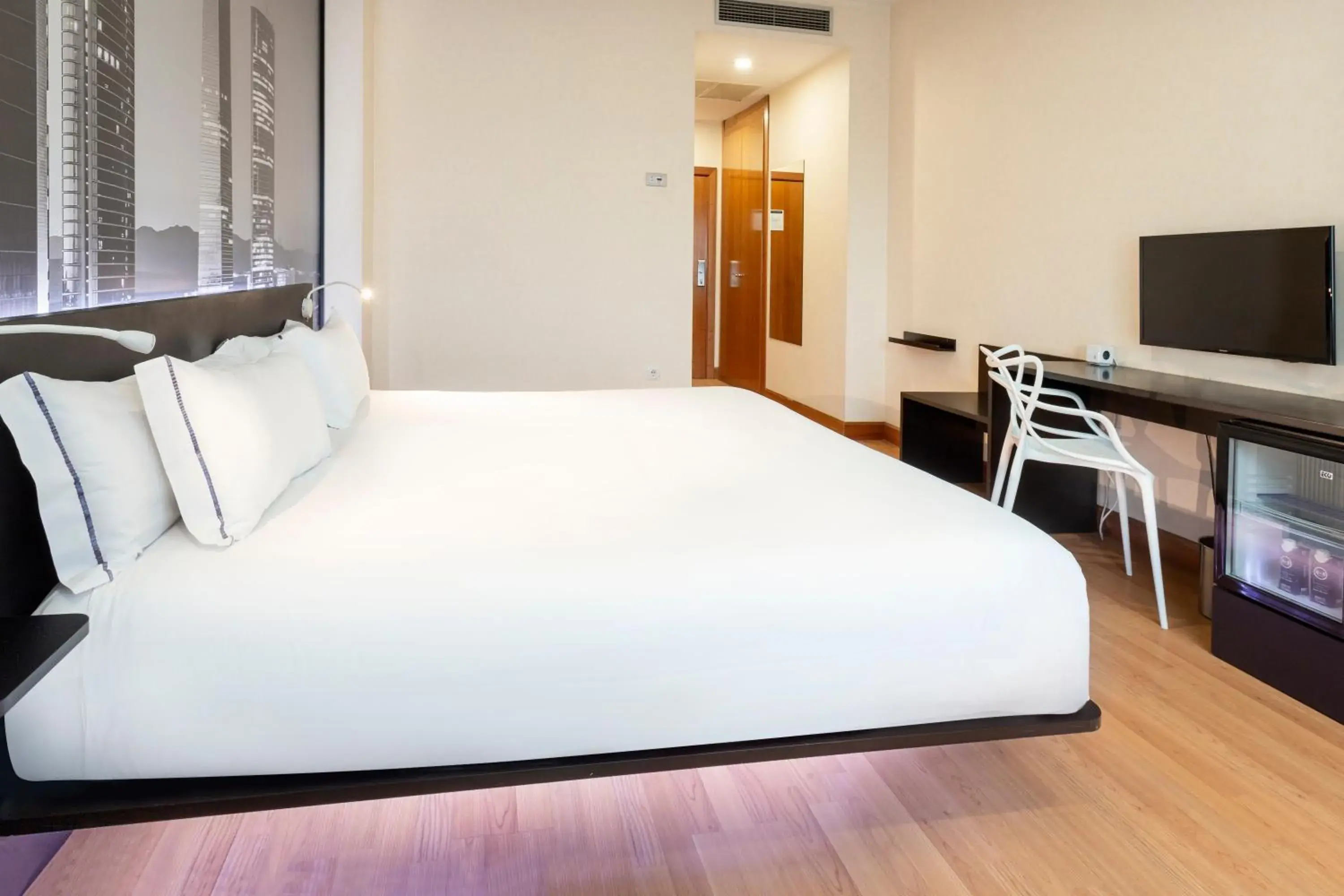 Bedroom, Bed in B&B HOTEL Madrid Aeropuerto T4