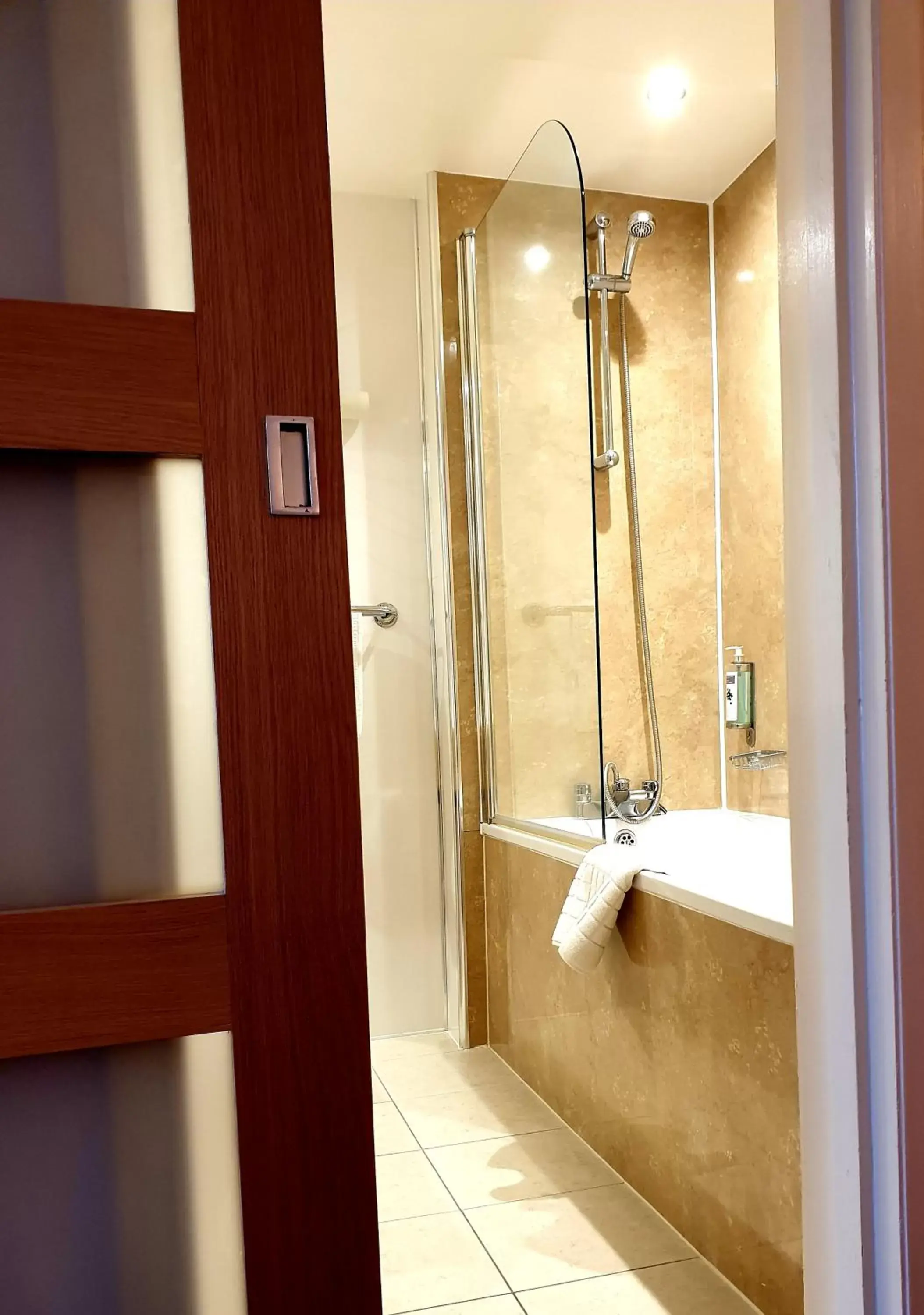 Shower, Bathroom in Best Western Homestead Court Hotel