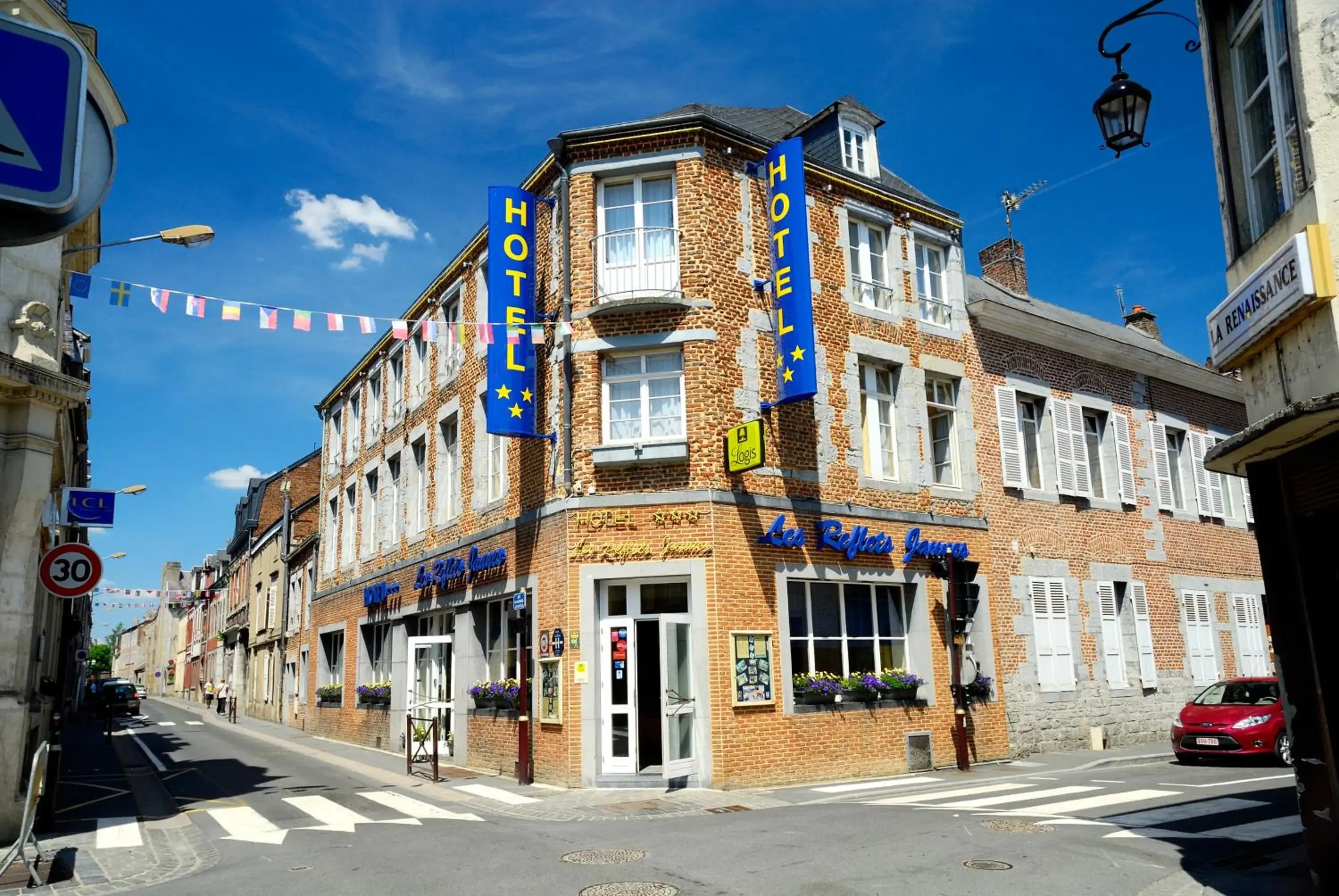 Facade/entrance, Property Building in Les Reflets Jaunes