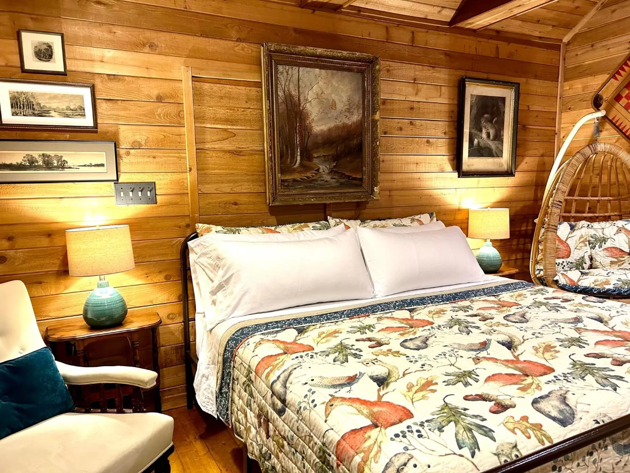 Deluxe Queen Room in The Claiborne Bed and Breakfast