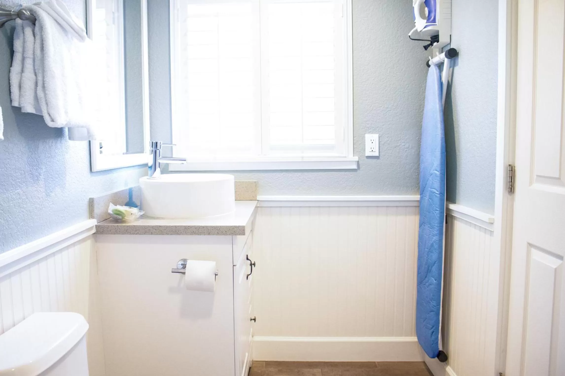 Bathroom in Ocean Echo Inn & Beach Cottages