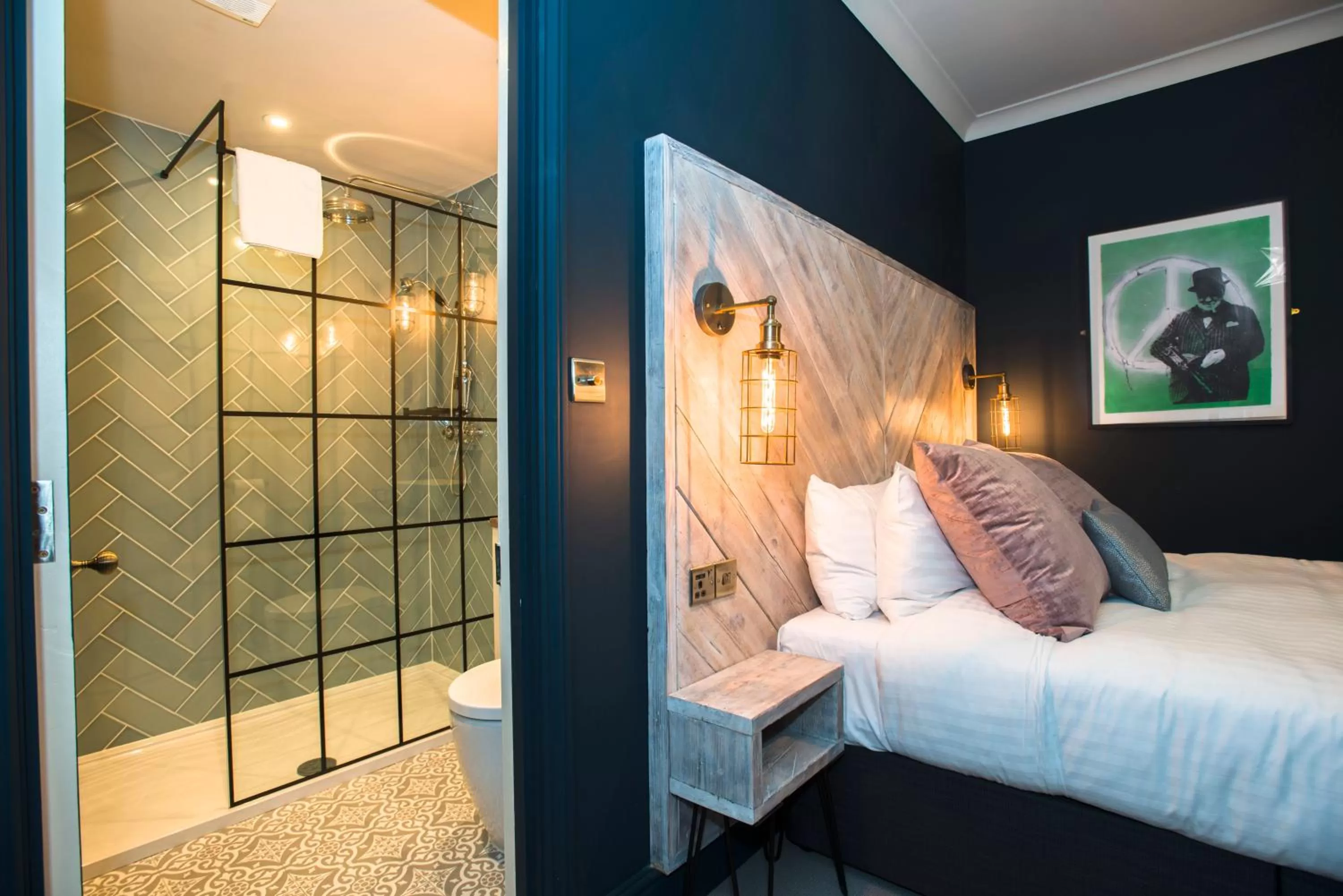 Shower, Bed in The Lodge Duxford