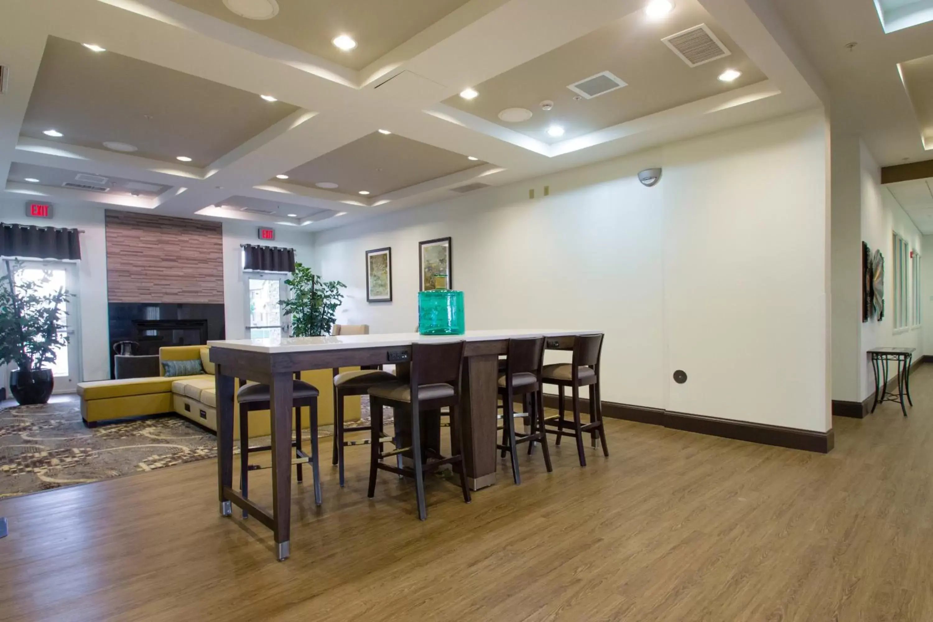 Lobby or reception in Holiday Inn Hotel & Suites Bloomington Airport, an IHG Hotel