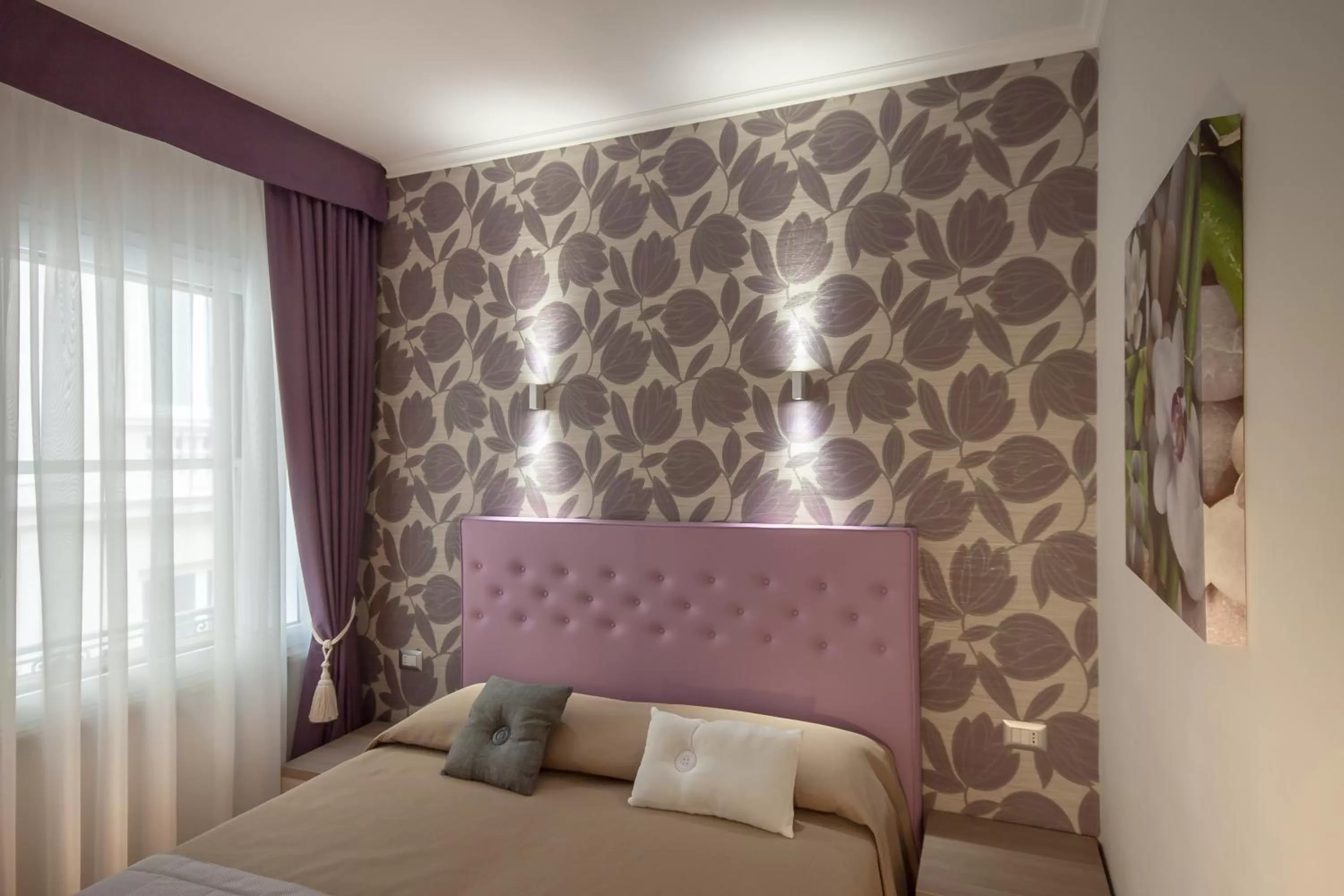 Bed in Rome Kings Suite