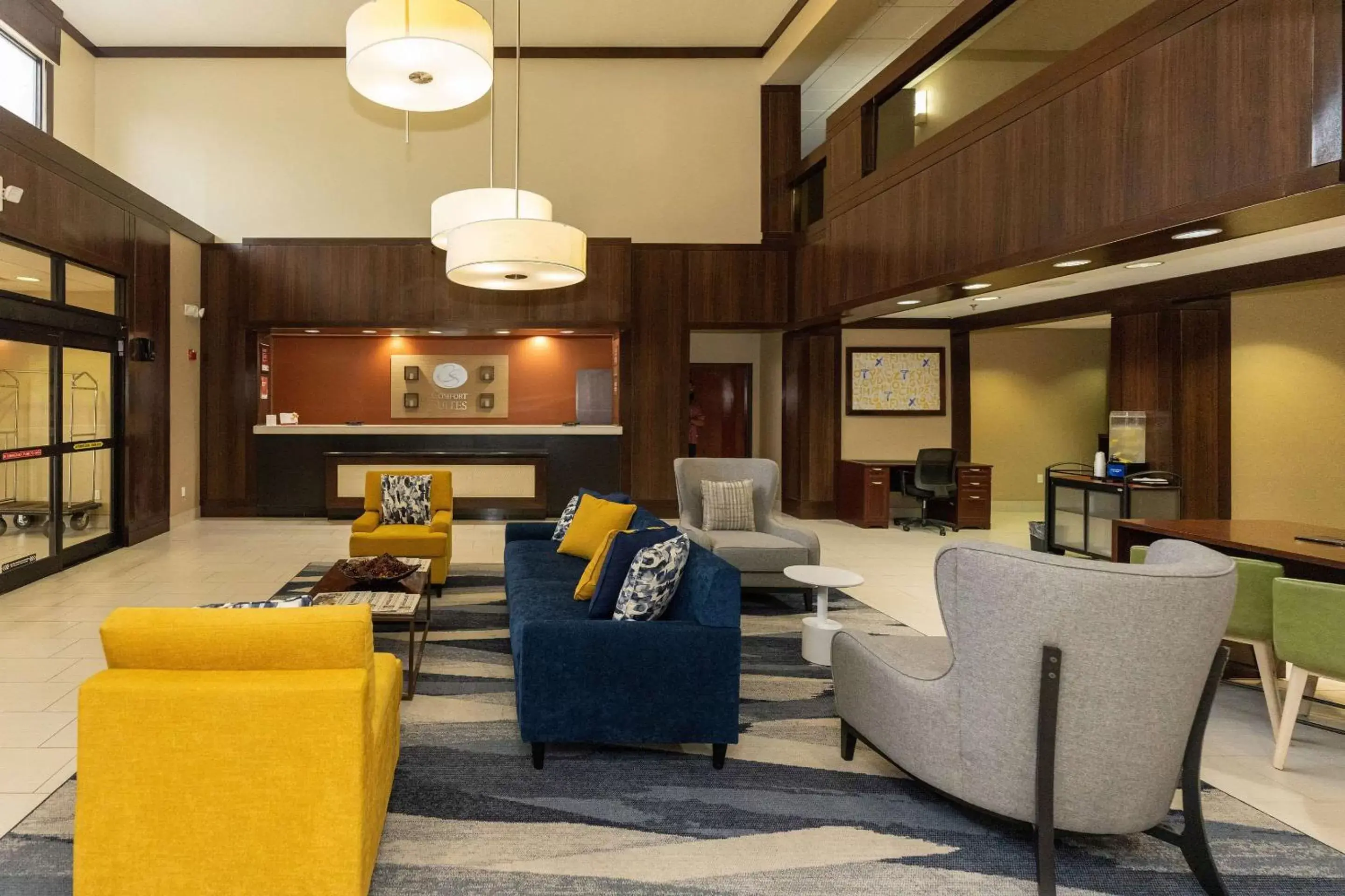 Lobby or reception, Seating Area in Comfort Suites Houston West At Clay Road