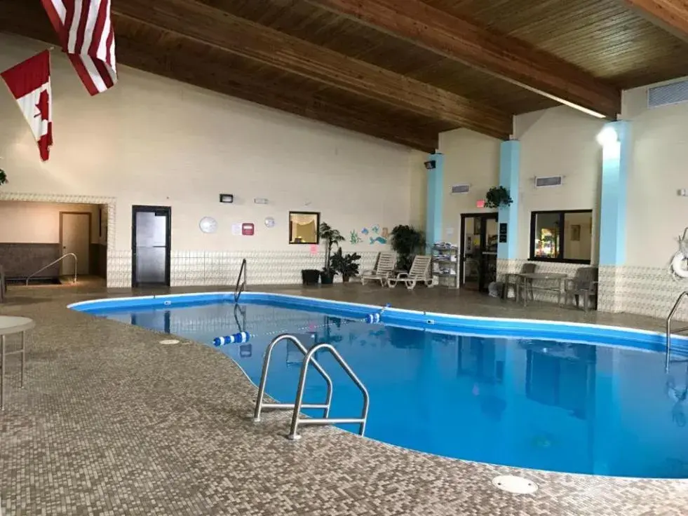 Swimming Pool in Dakota Inn Minot