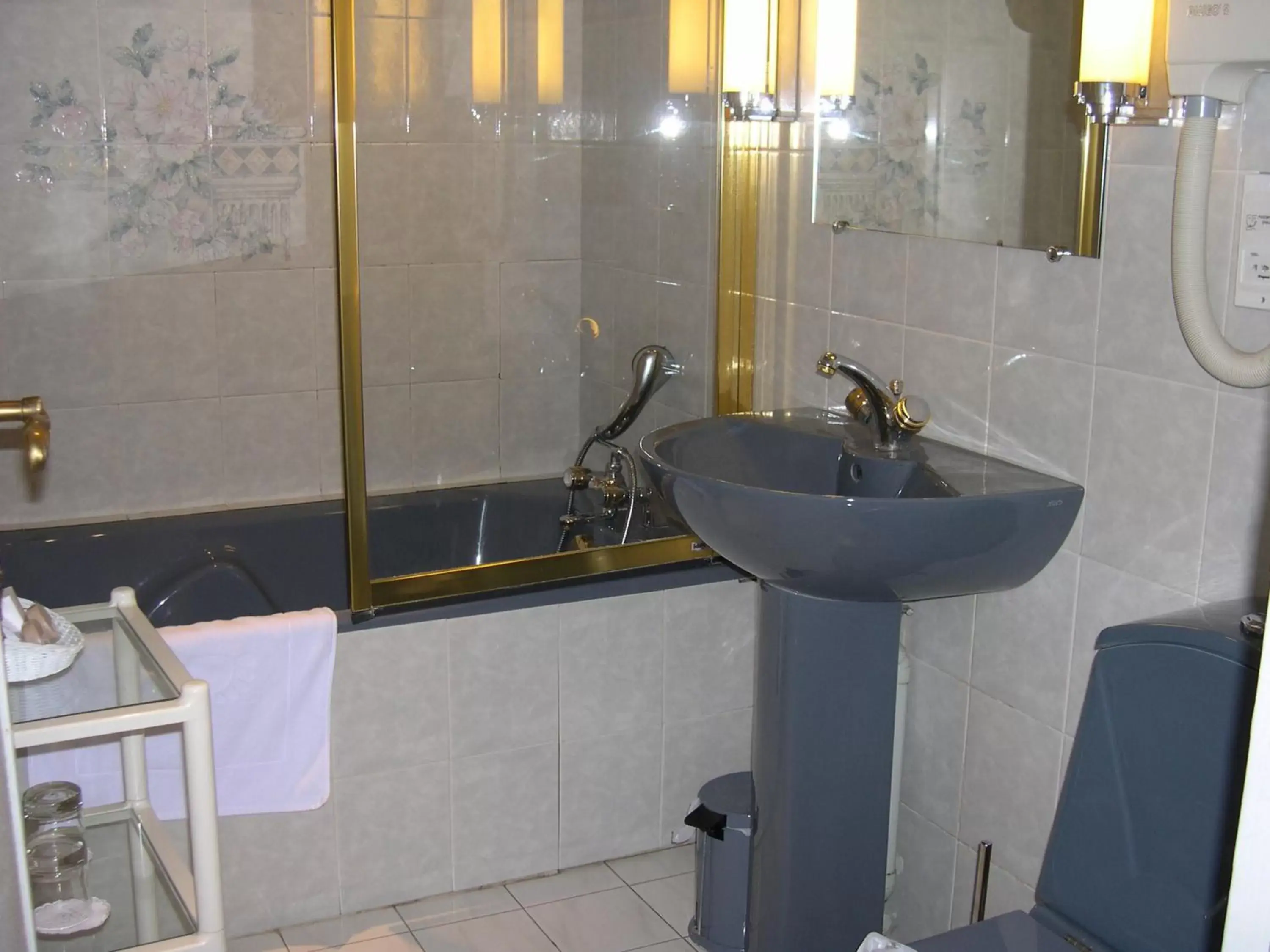 Bathroom in Château Des Bondons EI