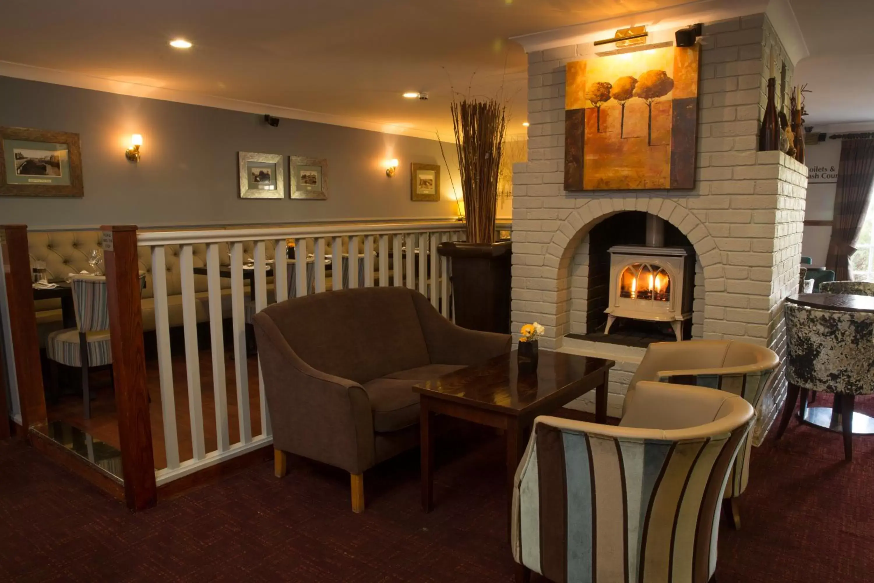 Lounge or bar in Crown Lodge Hotel
