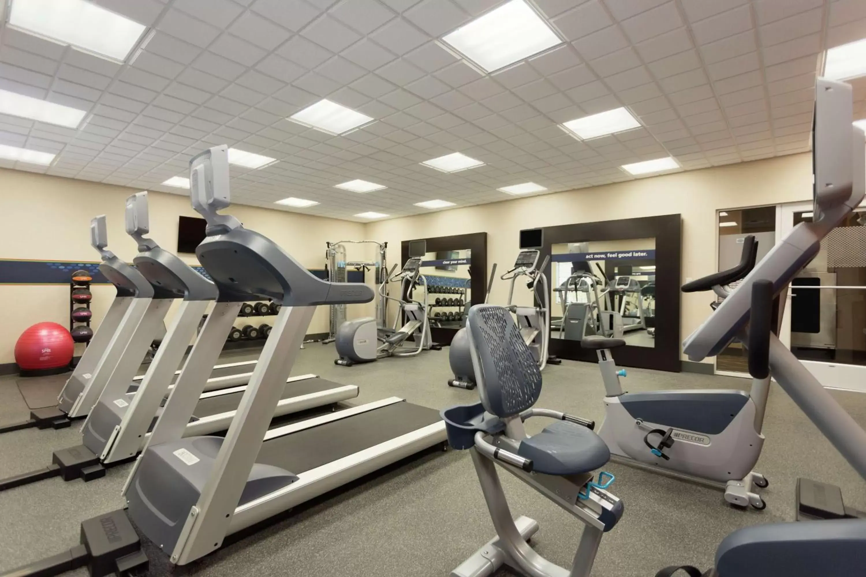 Fitness centre/facilities, Fitness Center/Facilities in Hampton Inn and Suites Parkersburg Downtown